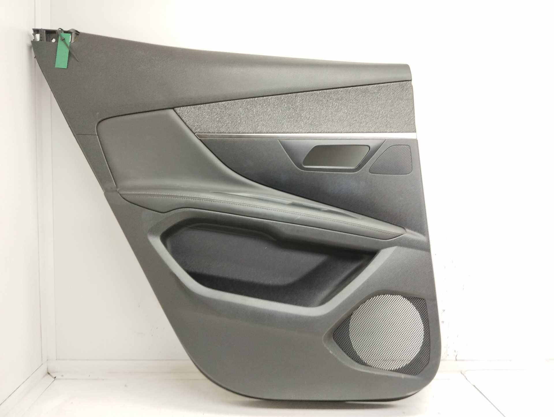Recambio de guarnecido puerta trasera izquierda para peugeot 3008 active referencia OEM IAM 9810516377  