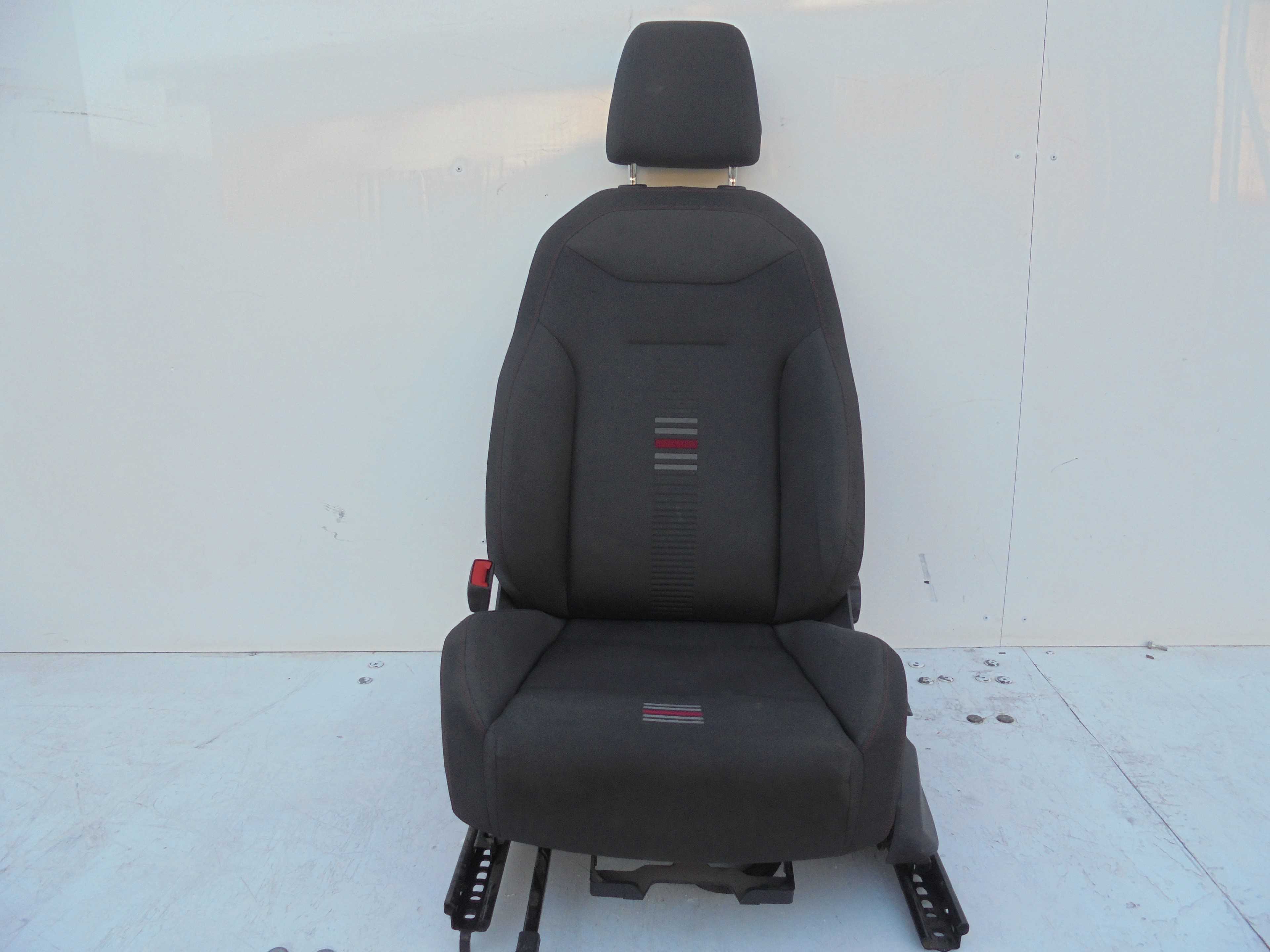 Recambio de asiento delantero izquierdo para seat arona fr referencia OEM IAM   