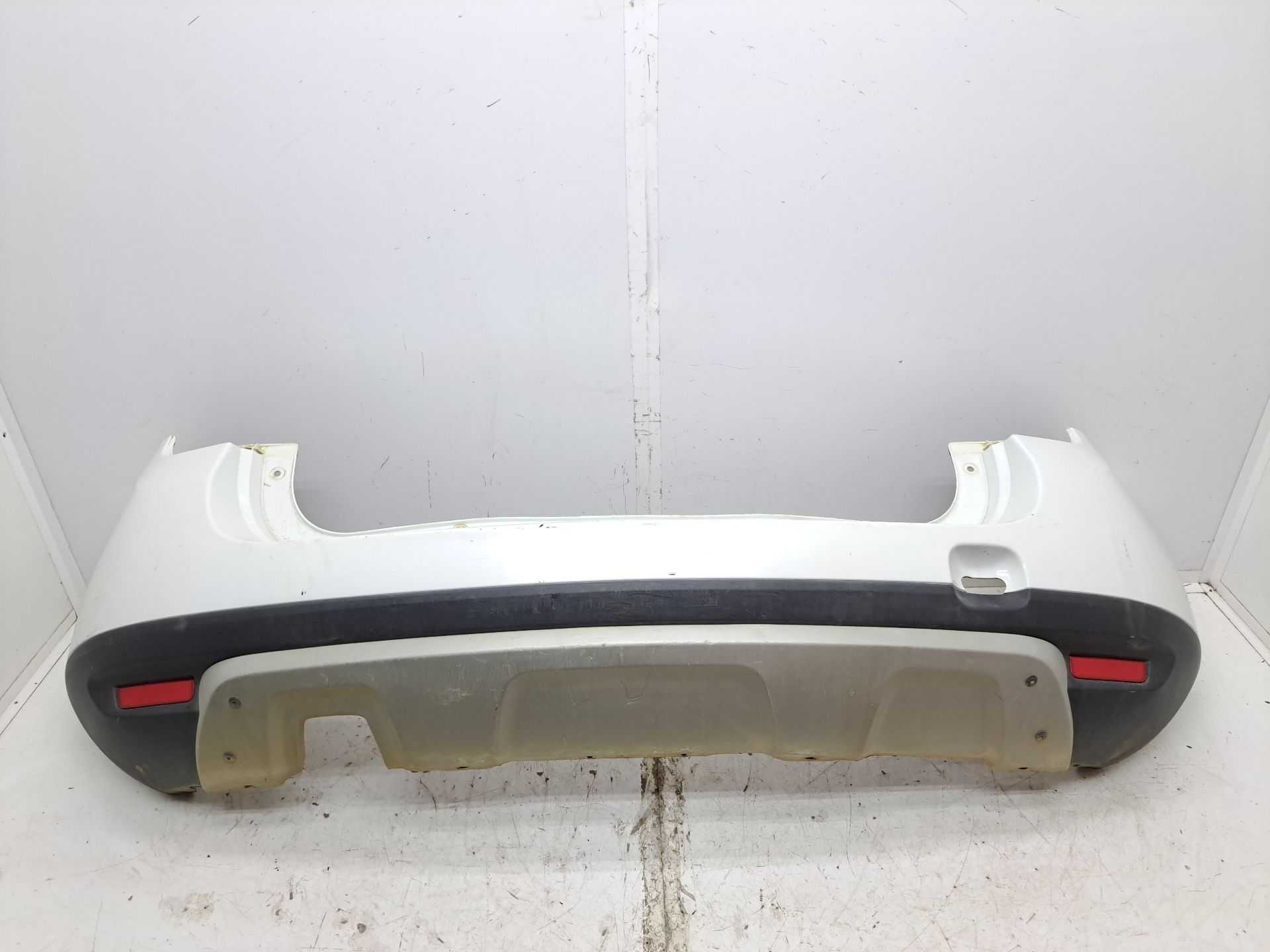 Recambio de paragolpes trasero para dacia duster ambiance 4x2 referencia OEM IAM 850220034r  