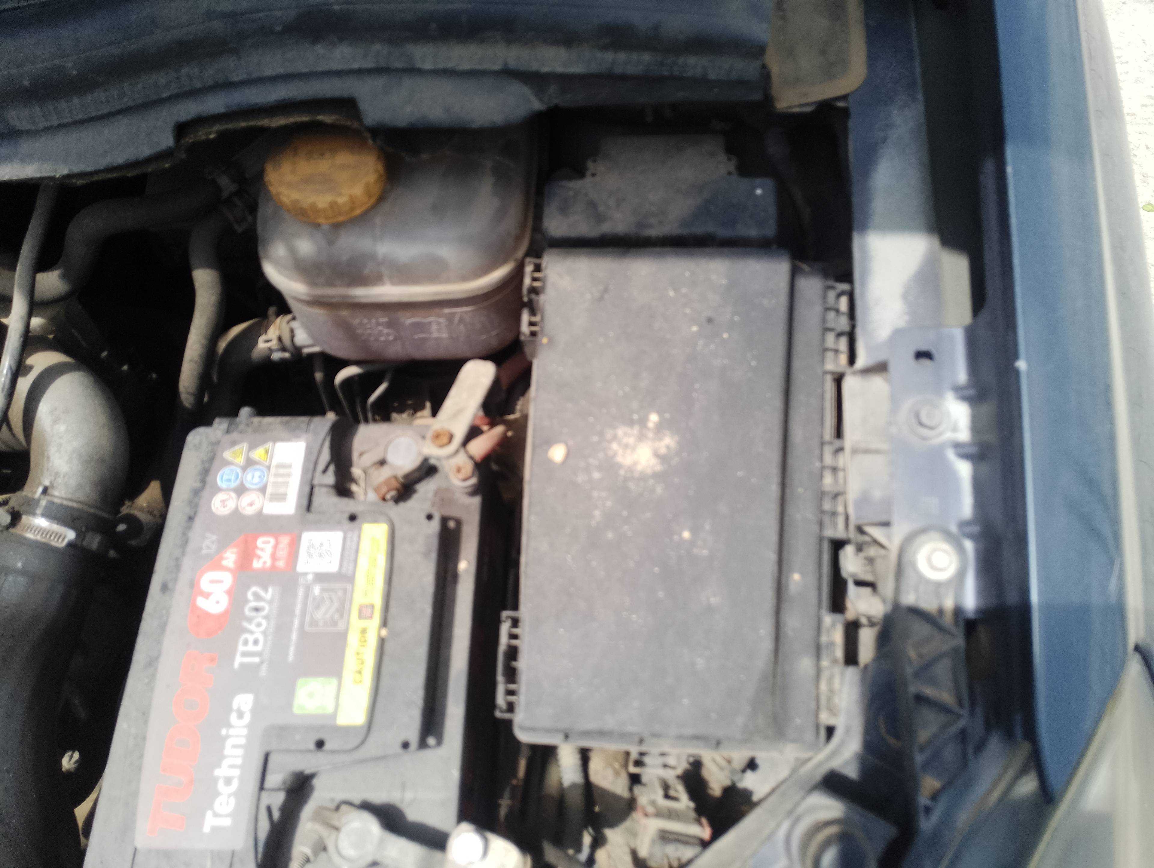 Recambio de caja reles / fusibles para opel zafira b cosmo referencia OEM IAM   