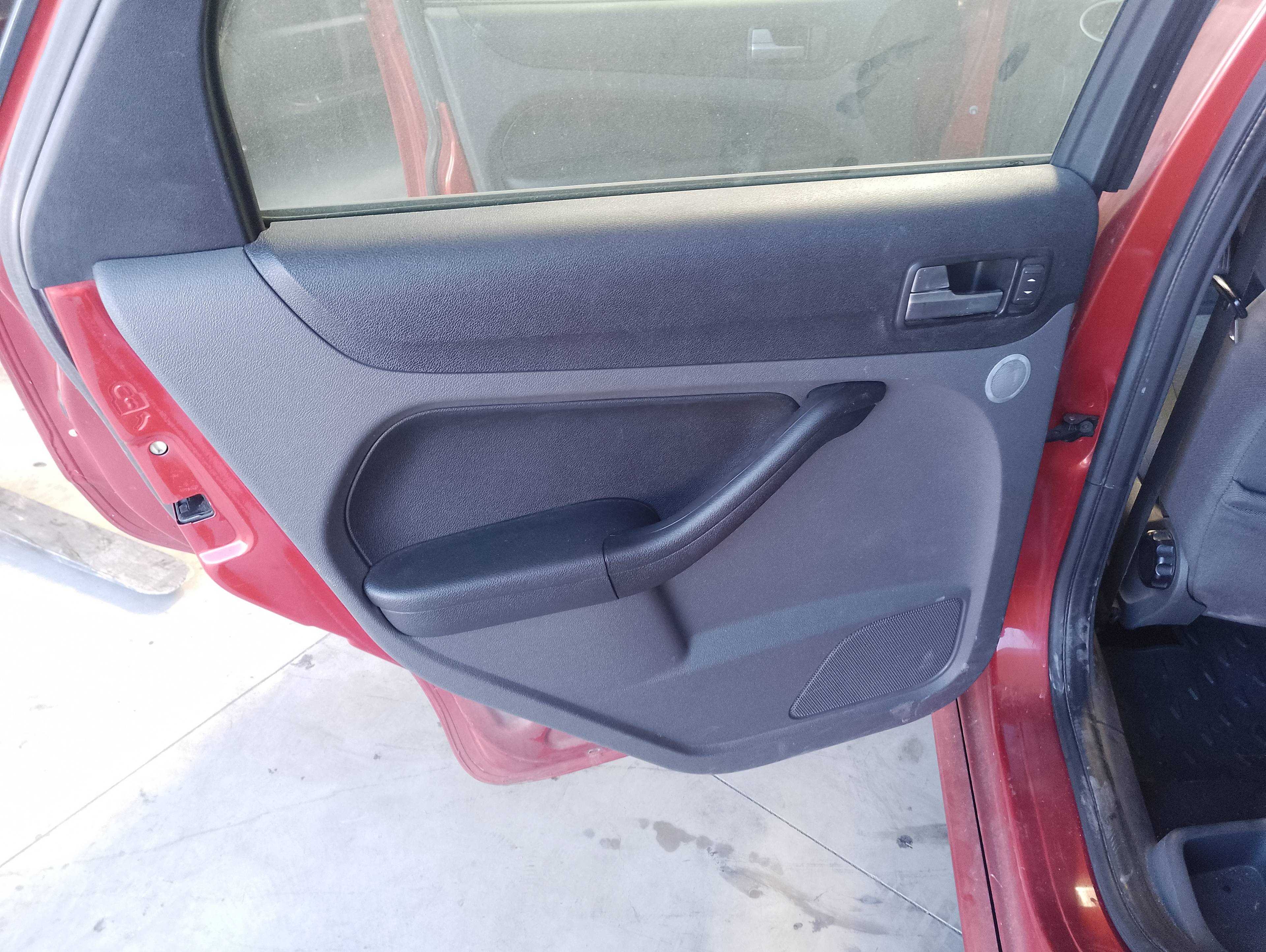 Recambio de guarnecido puerta trasera izquierda para ford focus berlina (cap) ambiente (d) referencia OEM IAM   