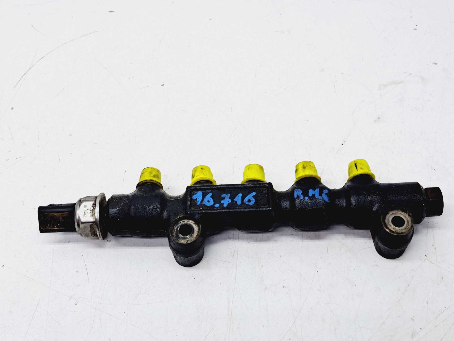 Recambio de rampa inyectora para peugeot 207 confort referencia OEM IAM  1570G2 