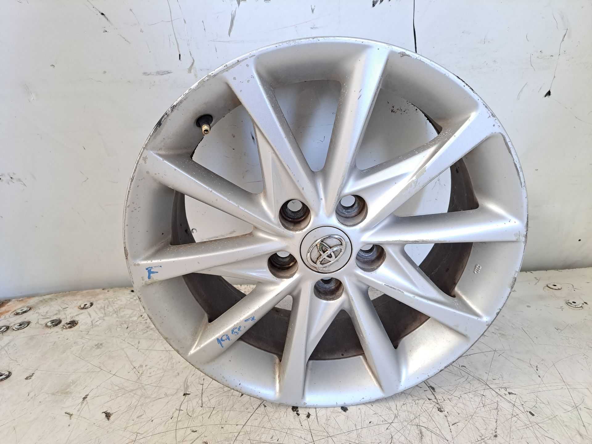 Recambio de llanta para toyota prius+ basis referencia OEM IAM R17  