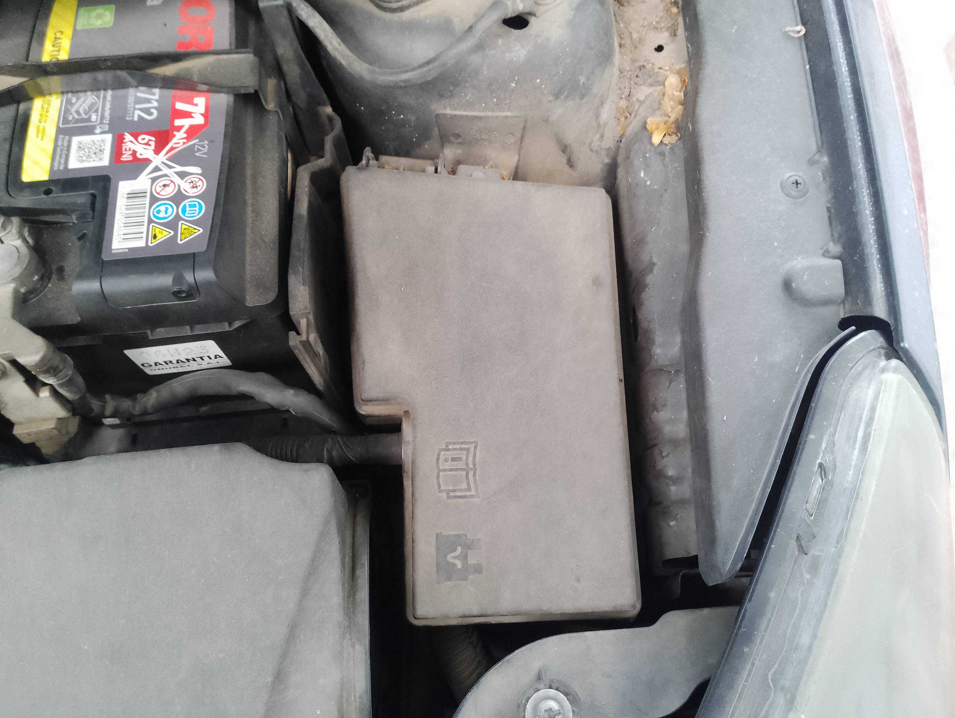 Recambio de caja reles / fusibles para ford focus berlina (cap) ambiente (d) referencia OEM IAM   