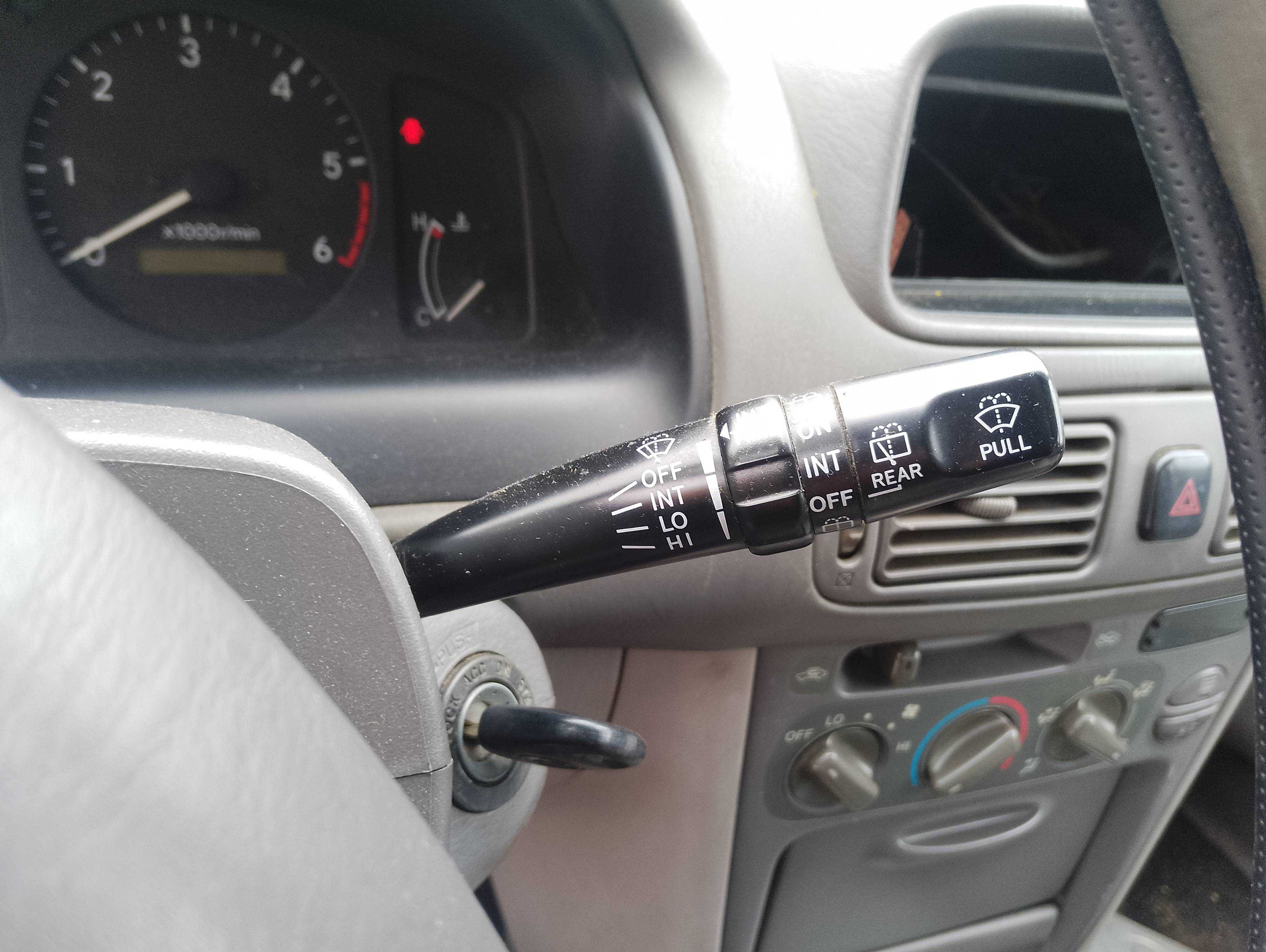 Recambio de mando limpia para toyota corolla (_e11_) 2.0 d-4d (cde110_) referencia OEM IAM   