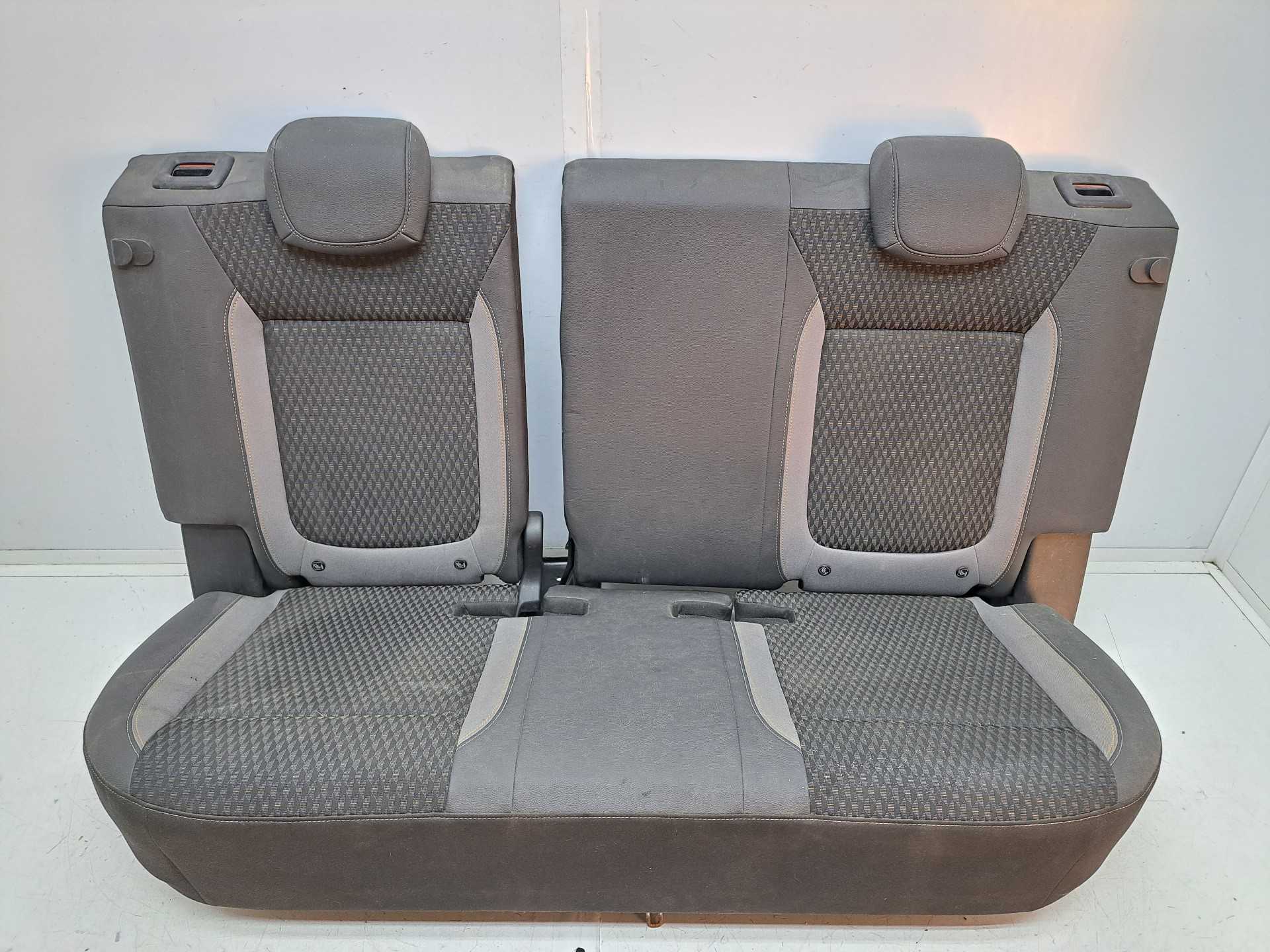 Recambio de asientos traseros para opel crossland x design line referencia OEM IAM 39134532  