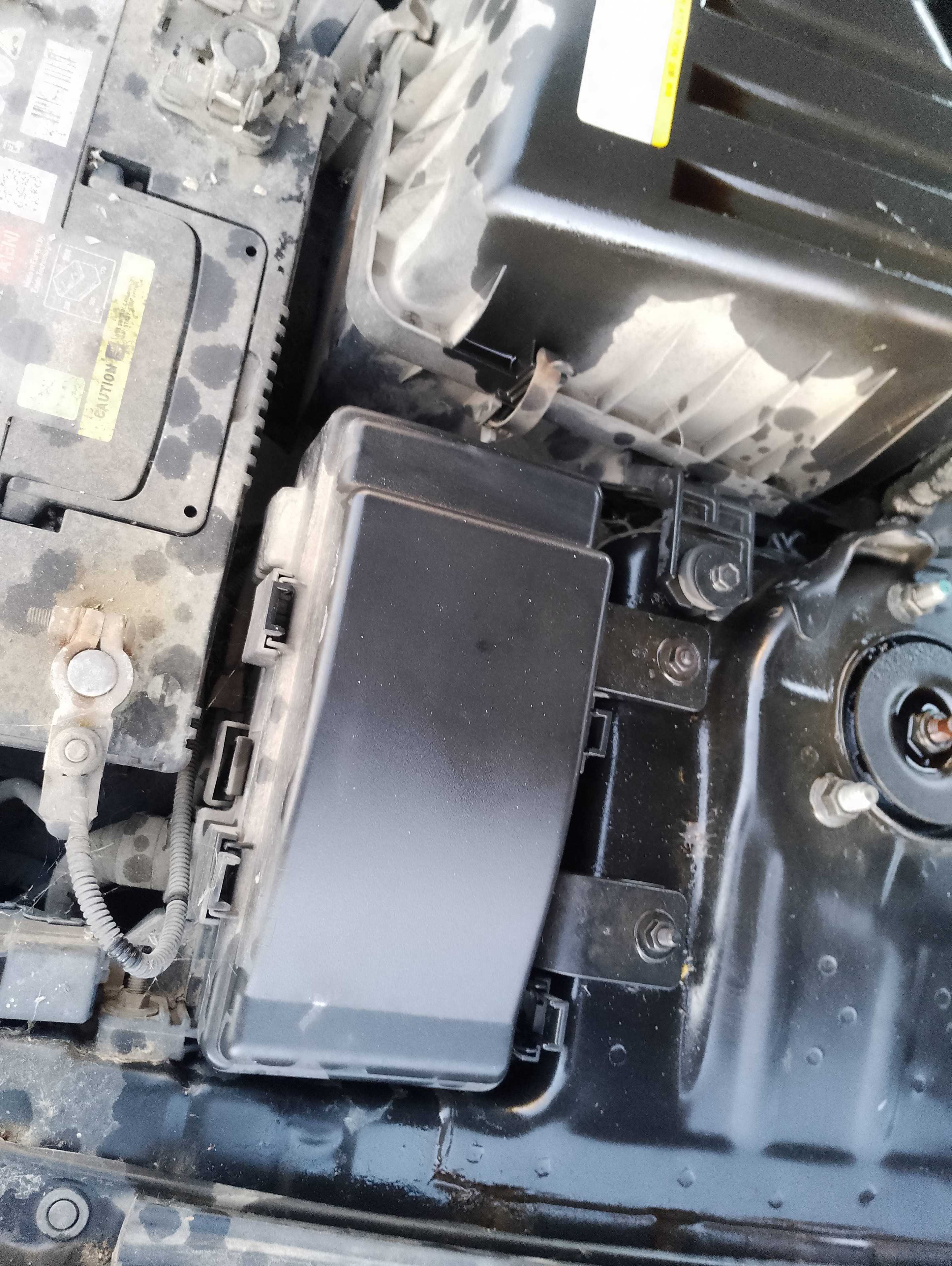 Recambio de caja reles / fusibles para hyundai sonata (nf) 2.0 crdi cat referencia OEM IAM   