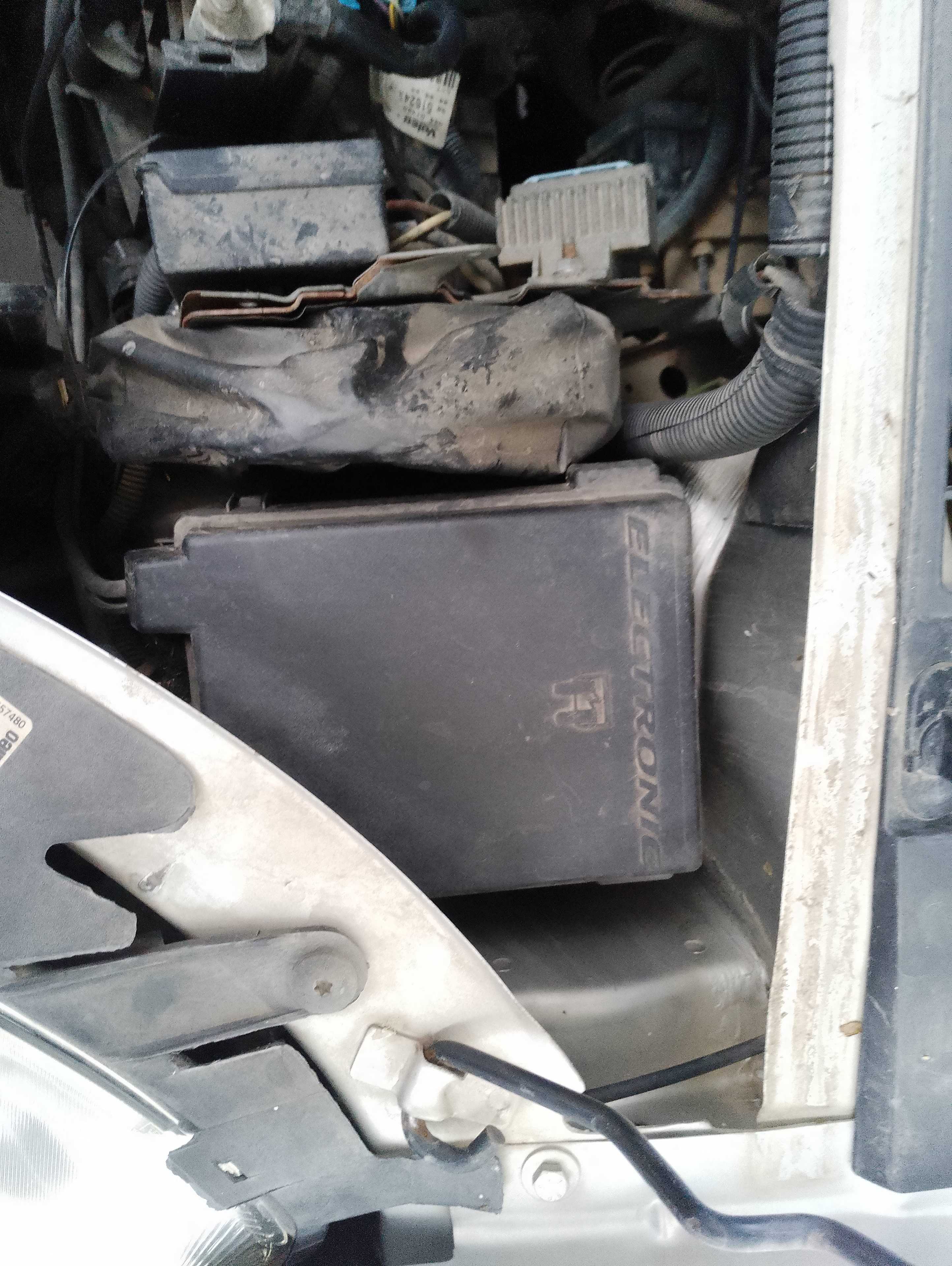 Recambio de caja reles / fusibles para citroën xsara picasso 1.6 hdi 90 x referencia OEM IAM   