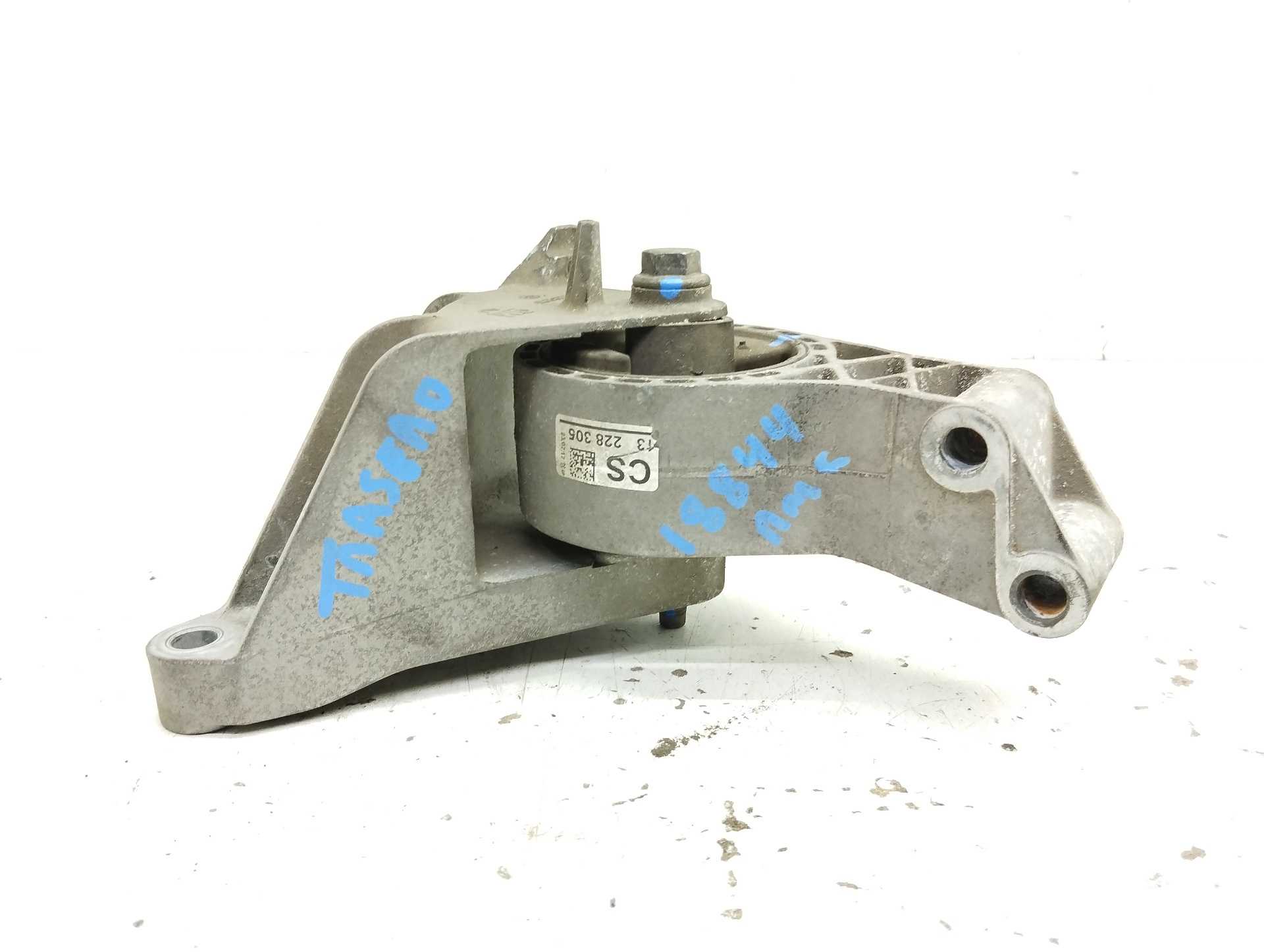 Recambio de soporte motor trasero para opel insignia berlina selective referencia OEM IAM 13228305  
