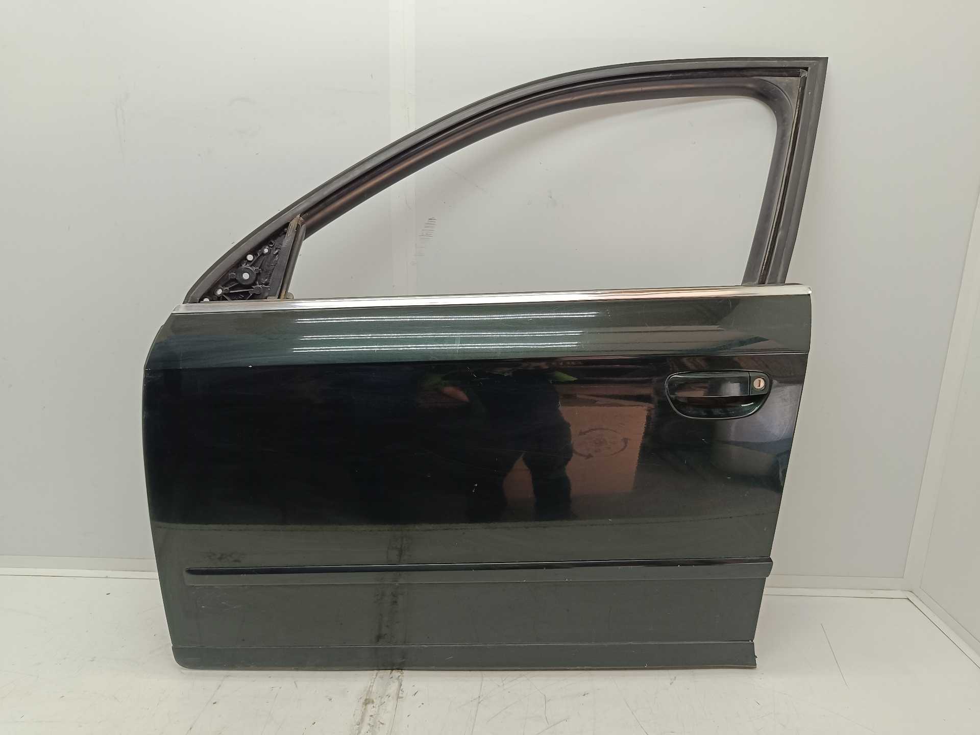 Recambio de puerta delantera izquierda para audi a4 berlina (8e) 2.0 tdi 16v (103kw) referencia OEM IAM   