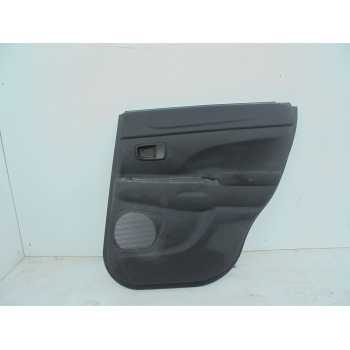 GUARNECIDO PUERTA TRASERA DERECHA 7222A620XB 
