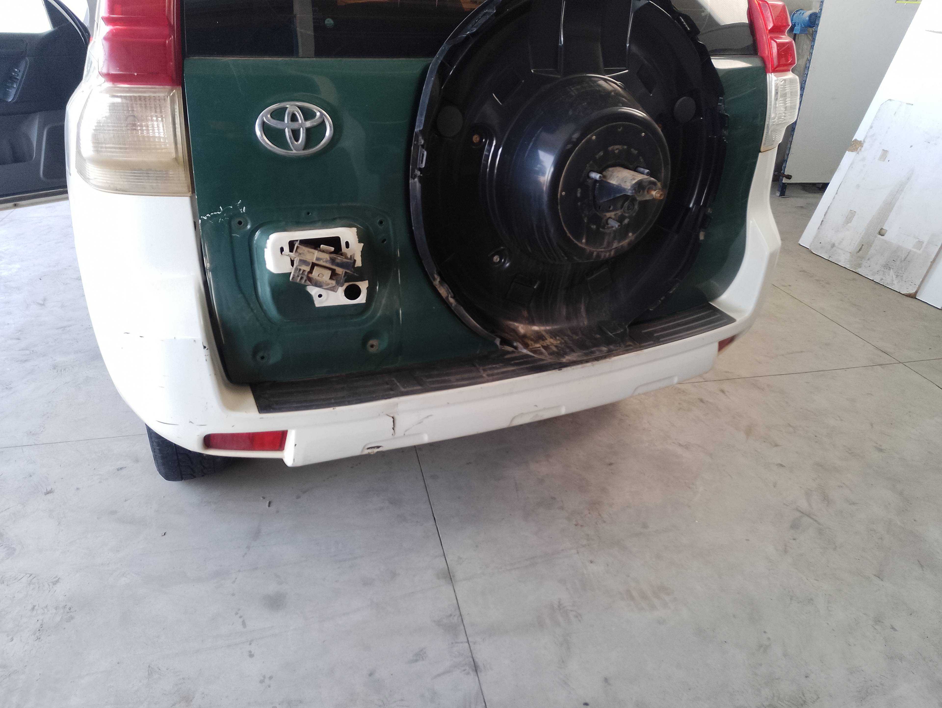 Recambio de paragolpes trasero para toyota land cruiser (j15) referencia OEM IAM   