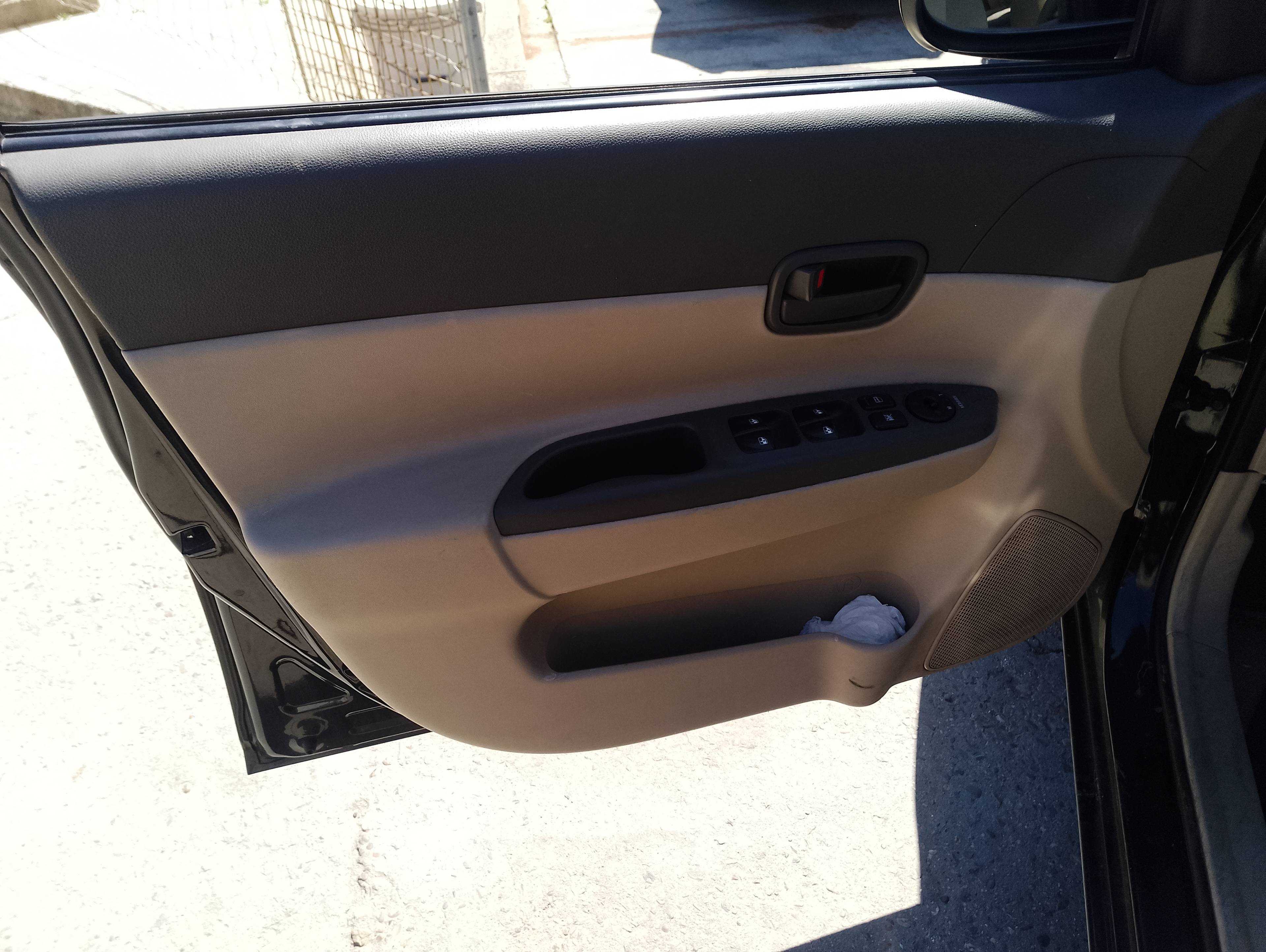 Recambio de guarnecido puerta delantera izquierda para hyundai accent (mc) gl referencia OEM IAM   