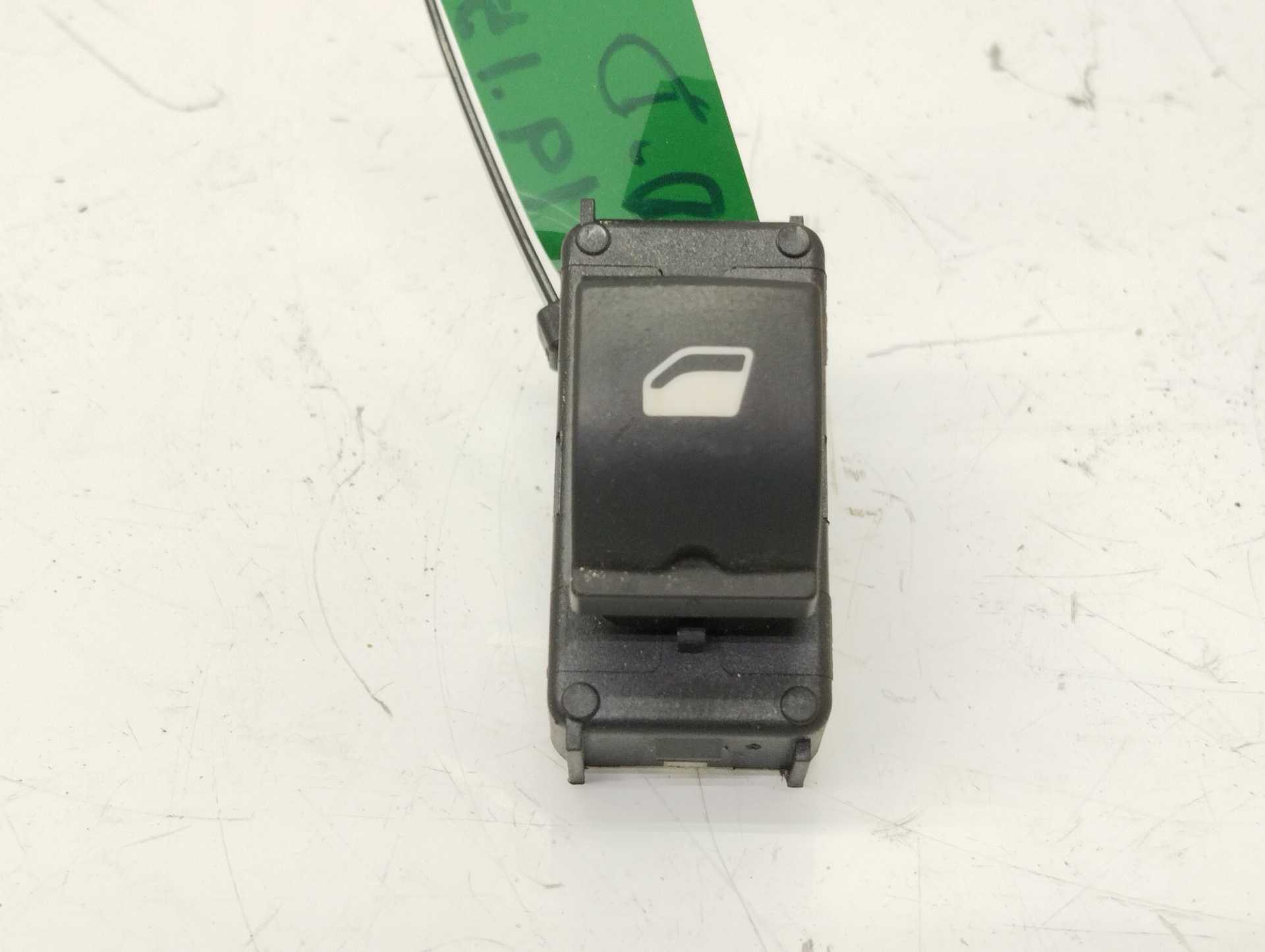 Recambio de mando elevalunas delantero derecho para peugeot 3008 active referencia OEM IAM 98044803ZD  
