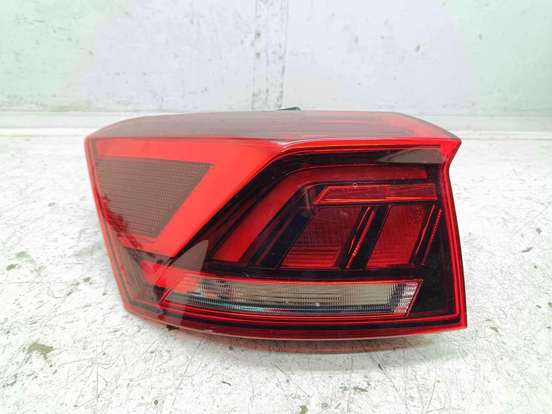 Recambio de piloto trasero izquierdo para volkswagen t-roc advance r-line referencia OEM IAM 2GA945095A RE2891000400 