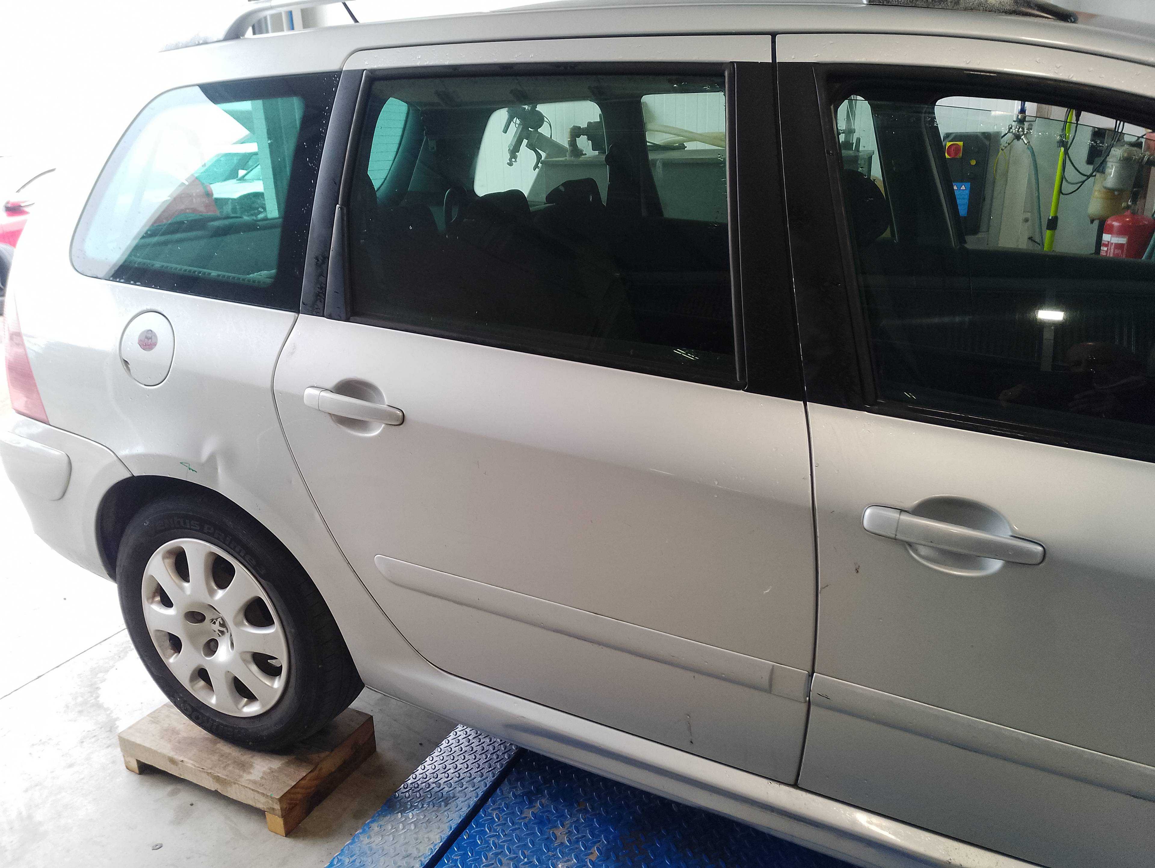Recambio de puerta trasera derecha para peugeot 307 (s1) xr referencia OEM IAM   