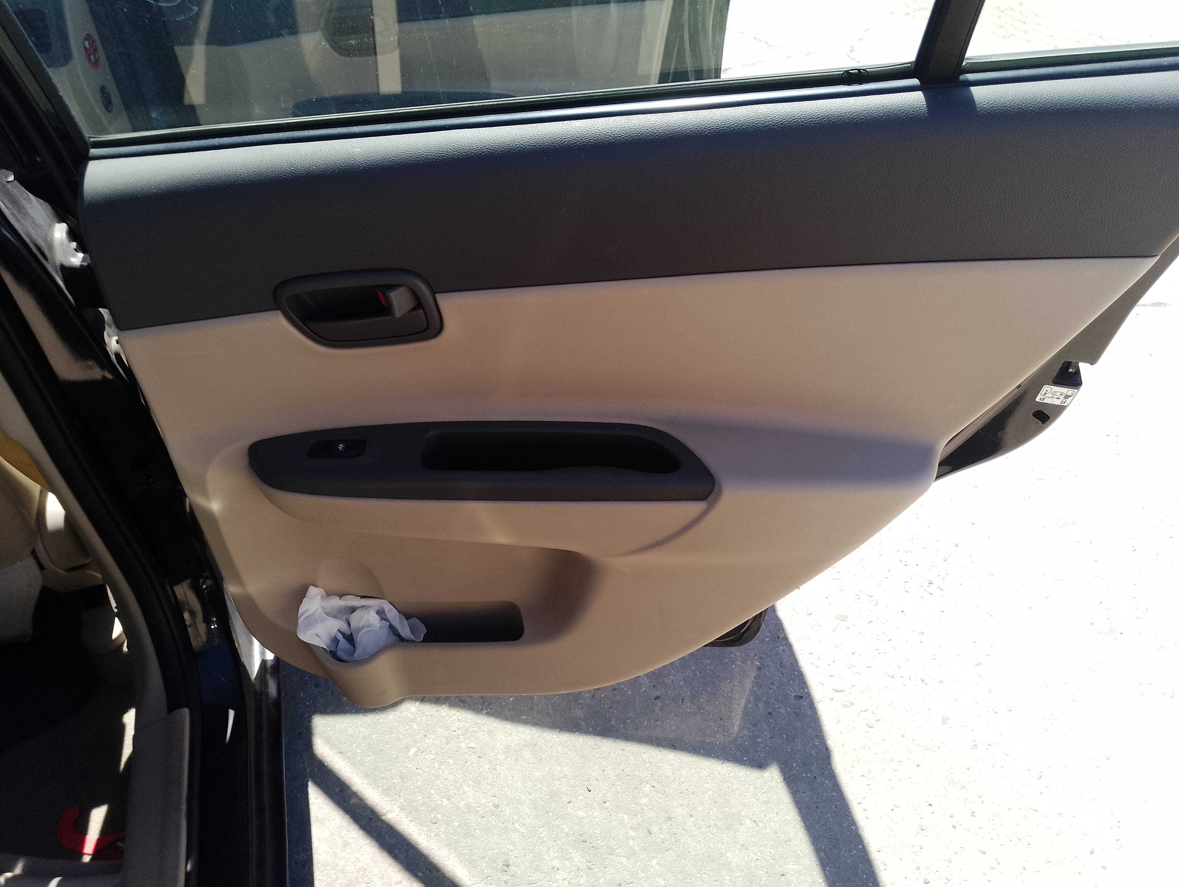 Recambio de guarnecido puerta trasera derecha para hyundai accent (mc) gl referencia OEM IAM   