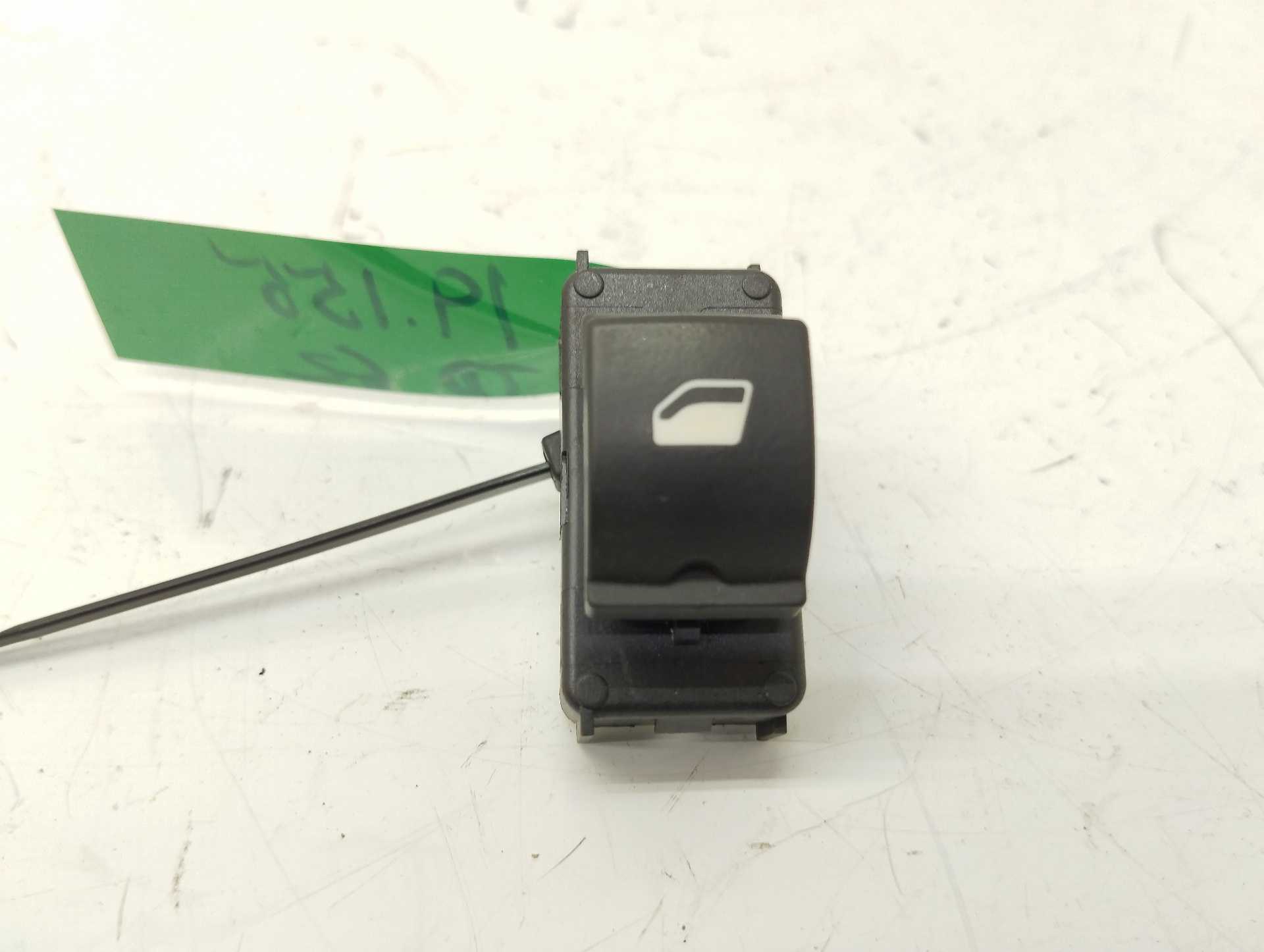 Recambio de mando elevalunas trasero derecho para peugeot 3008 active referencia OEM IAM 98044803ZD  