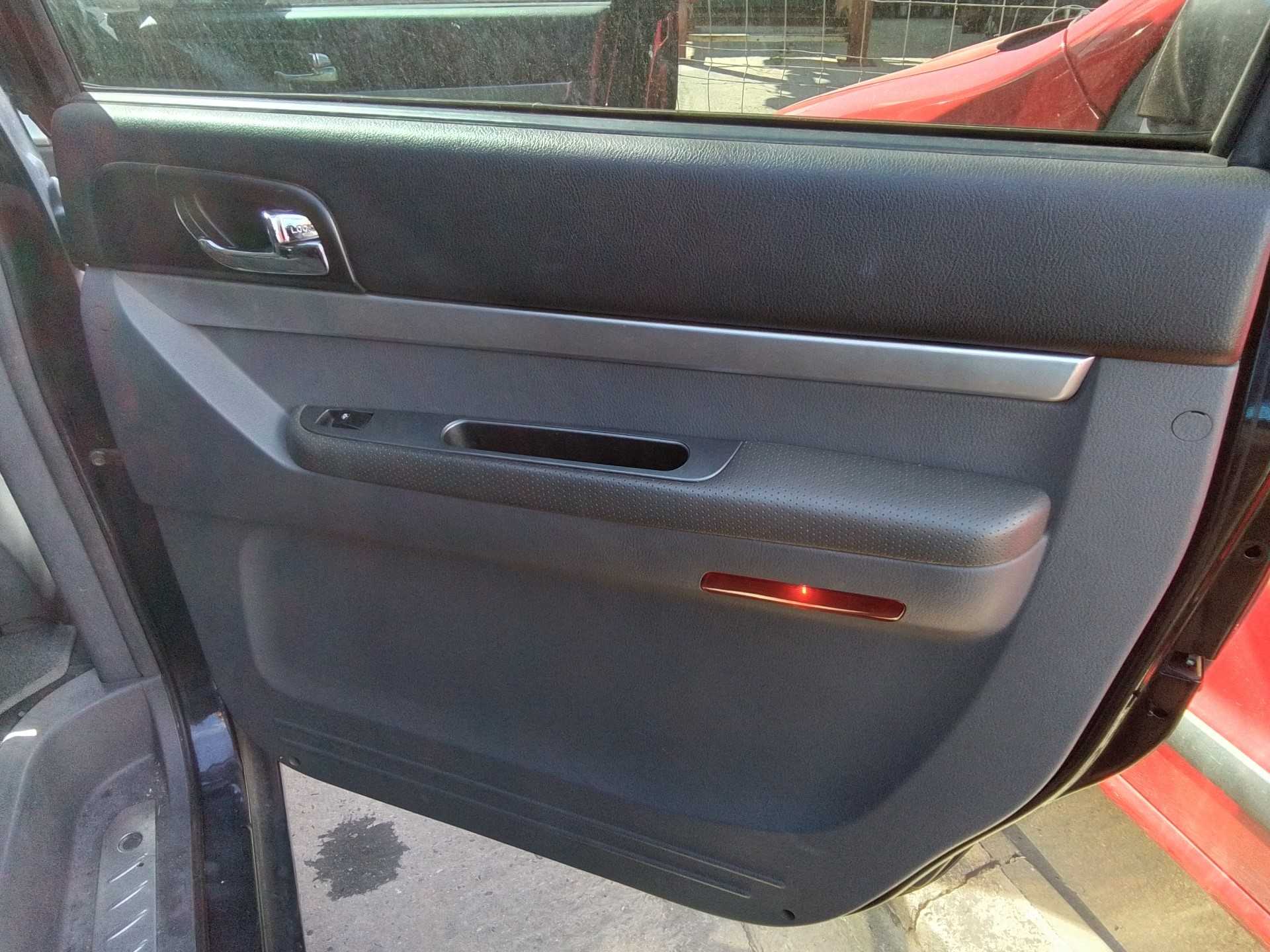 Recambio de guarnecido puerta trasera derecha para ssangyong rodius xdi referencia OEM IAM   