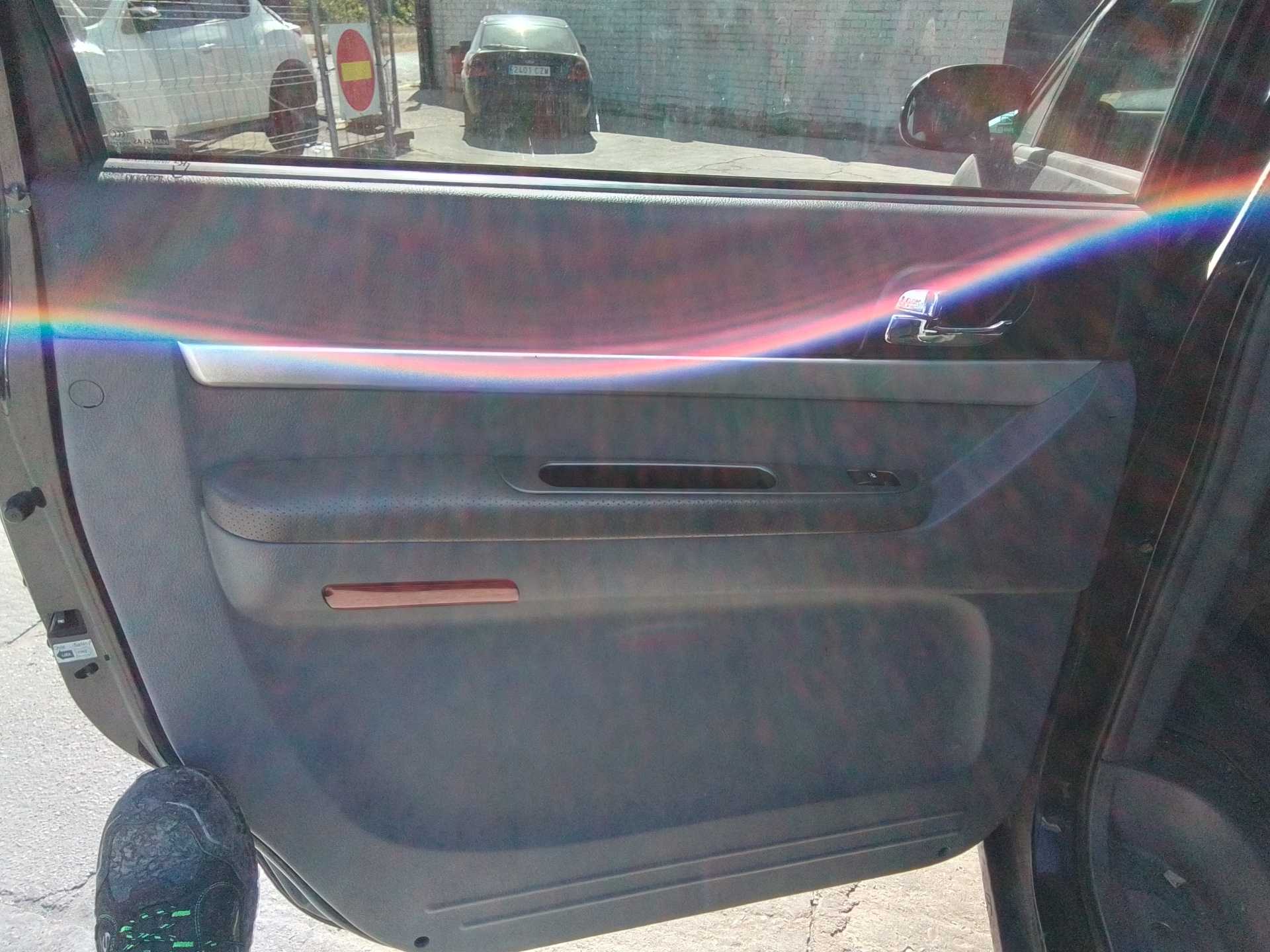 Recambio de guarnecido puerta trasera izquierda para ssangyong rodius xdi referencia OEM IAM   