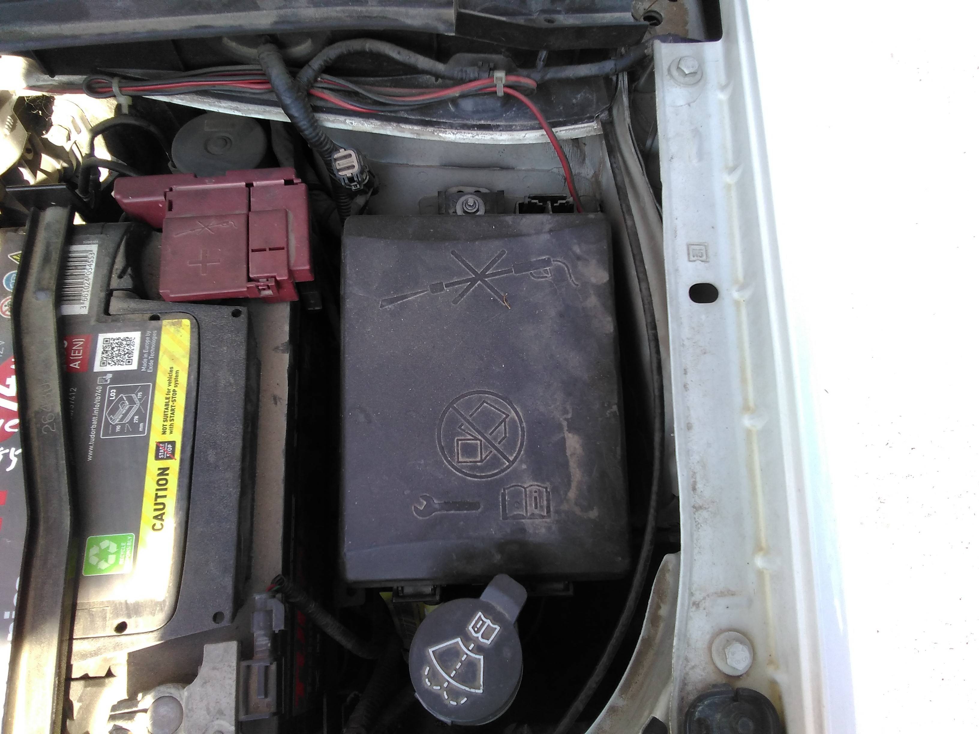 Recambio de caja reles / fusibles para chevrolet aveo sedán lt+ referencia OEM IAM   
