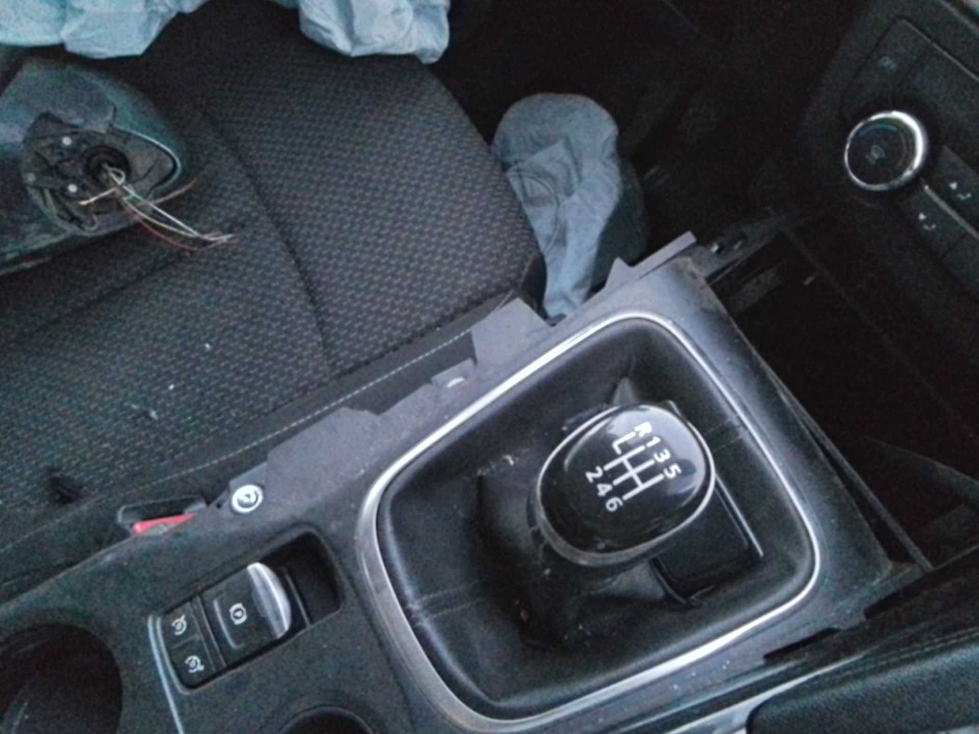 Recambio de palanca cambio para renault kadjar bose edition referencia OEM IAM   