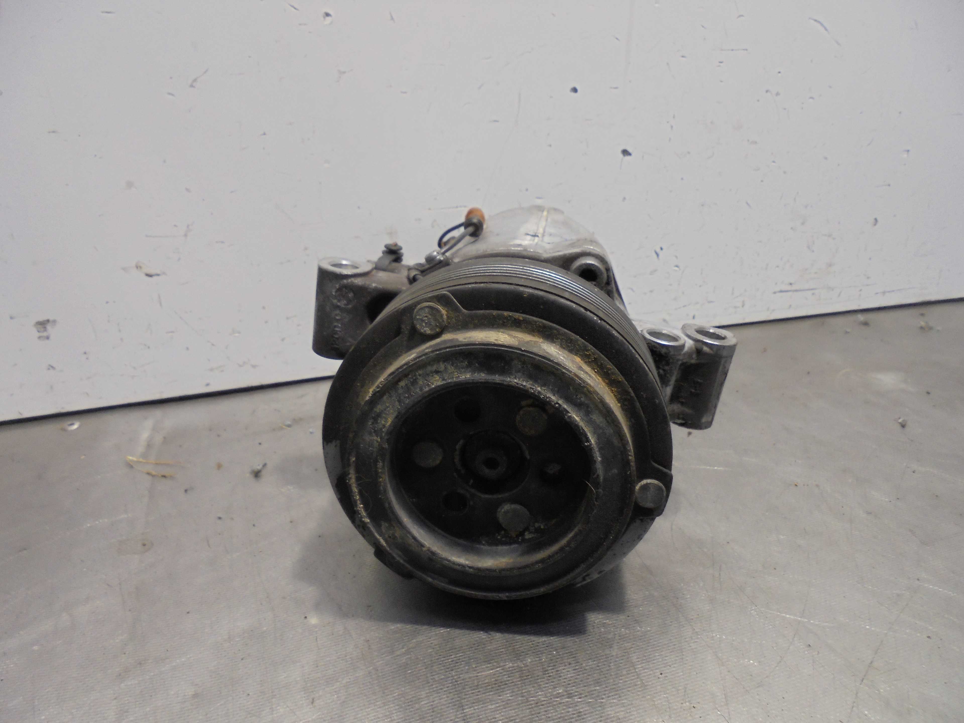 Recambio de compresor aire acondicionado para bmw serie 5 berlina (e39) 520d referencia OEM IAM 64528386650  