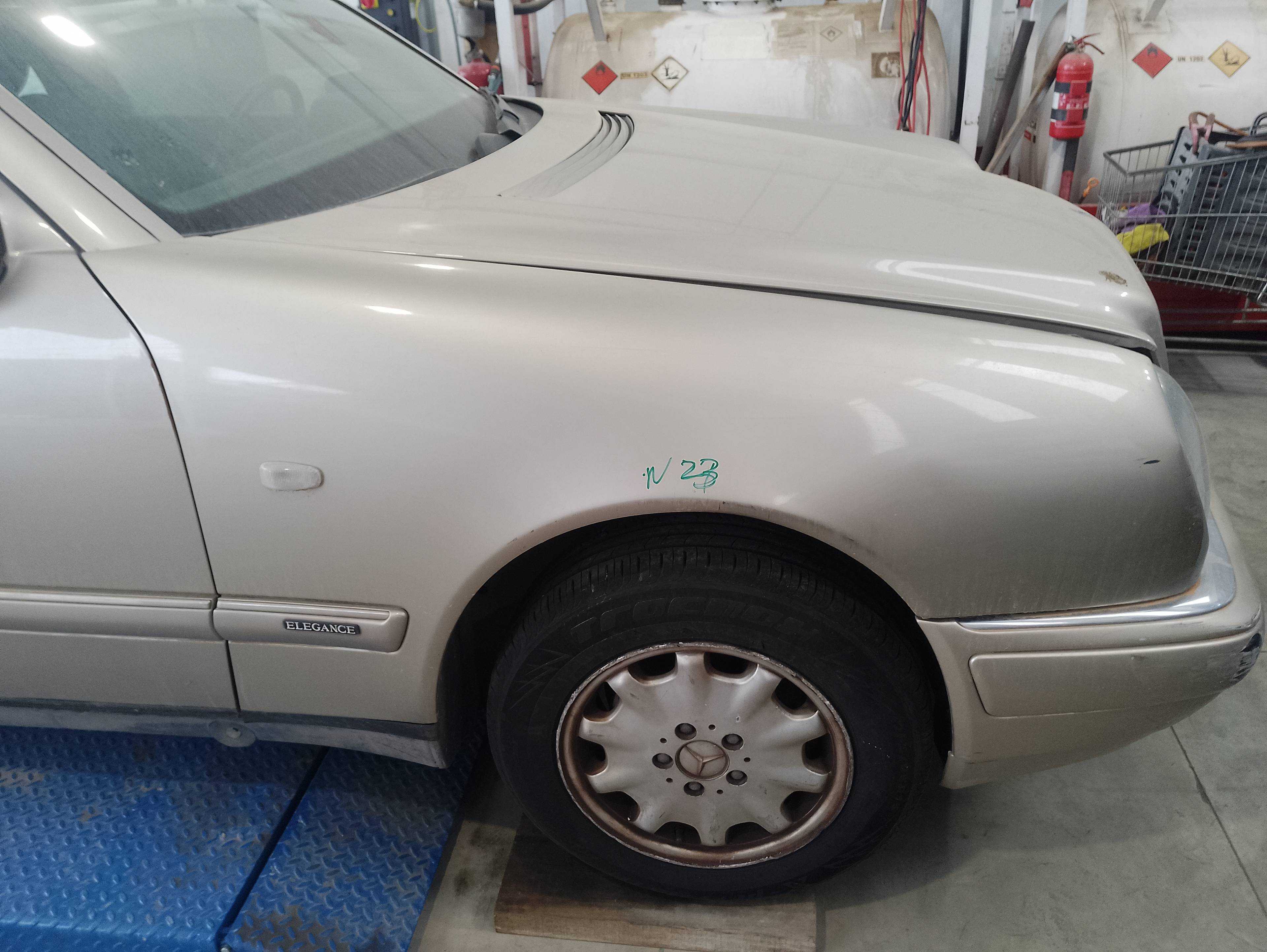 Recambio de aleta delantera derecha para mercedes-benz clase e (w210) berlina 200 (210.035) referencia OEM IAM   