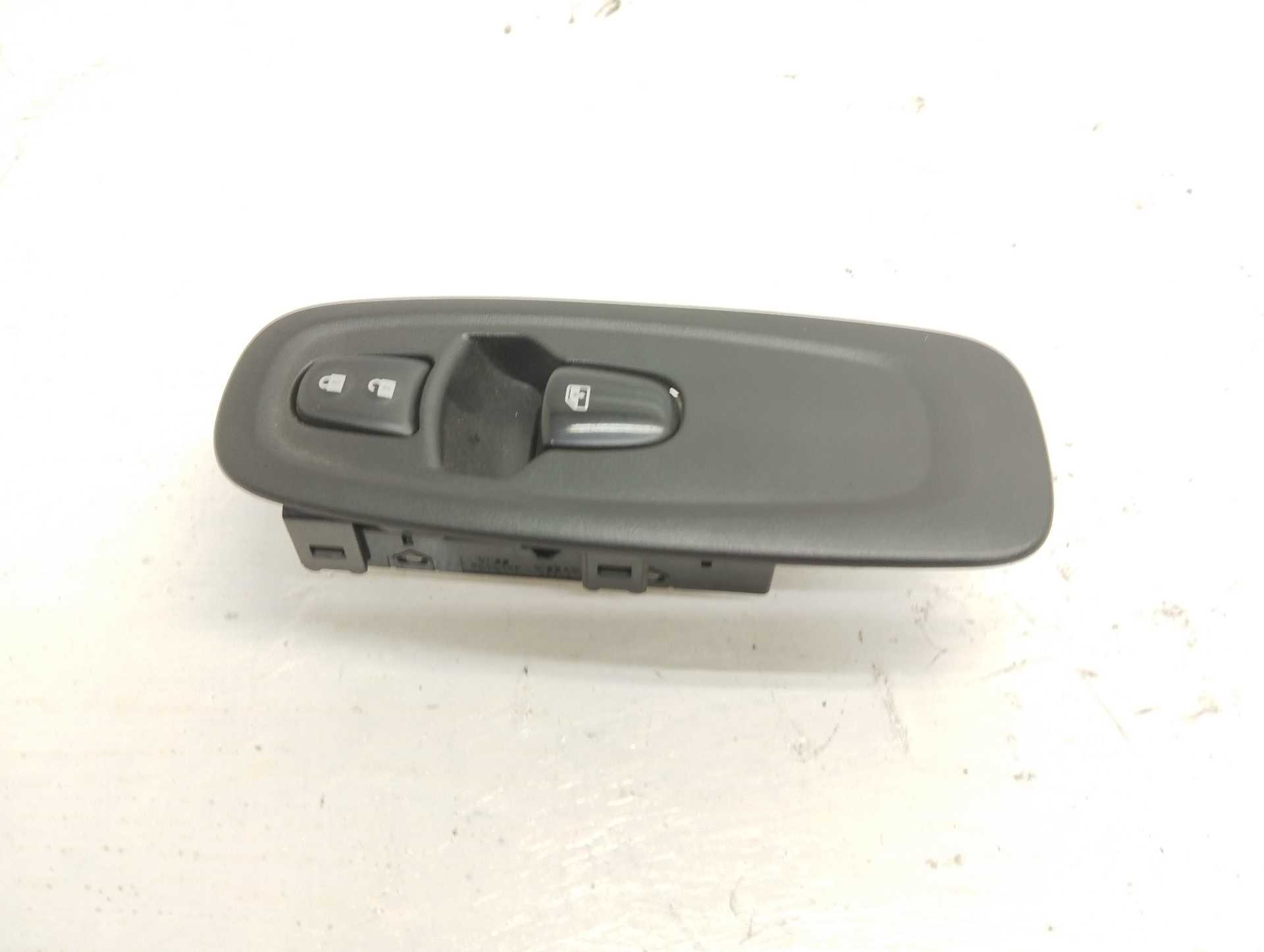 Recambio de mando elevalunas delantero derecho para renault kadjar bose edition referencia OEM IAM   
