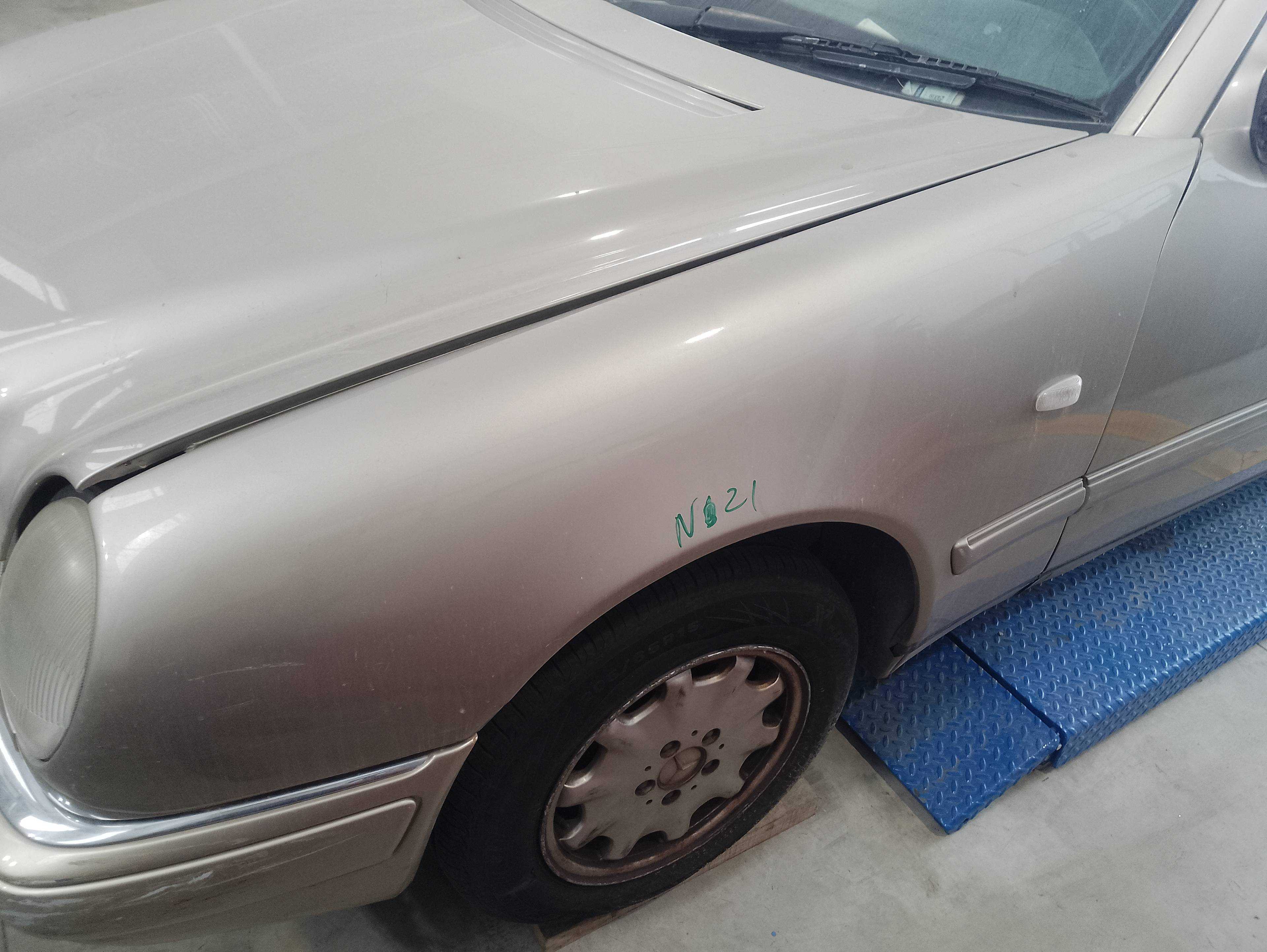 Recambio de aleta delantera izquierda para mercedes-benz clase e (w210) berlina 200 (210.035) referencia OEM IAM   