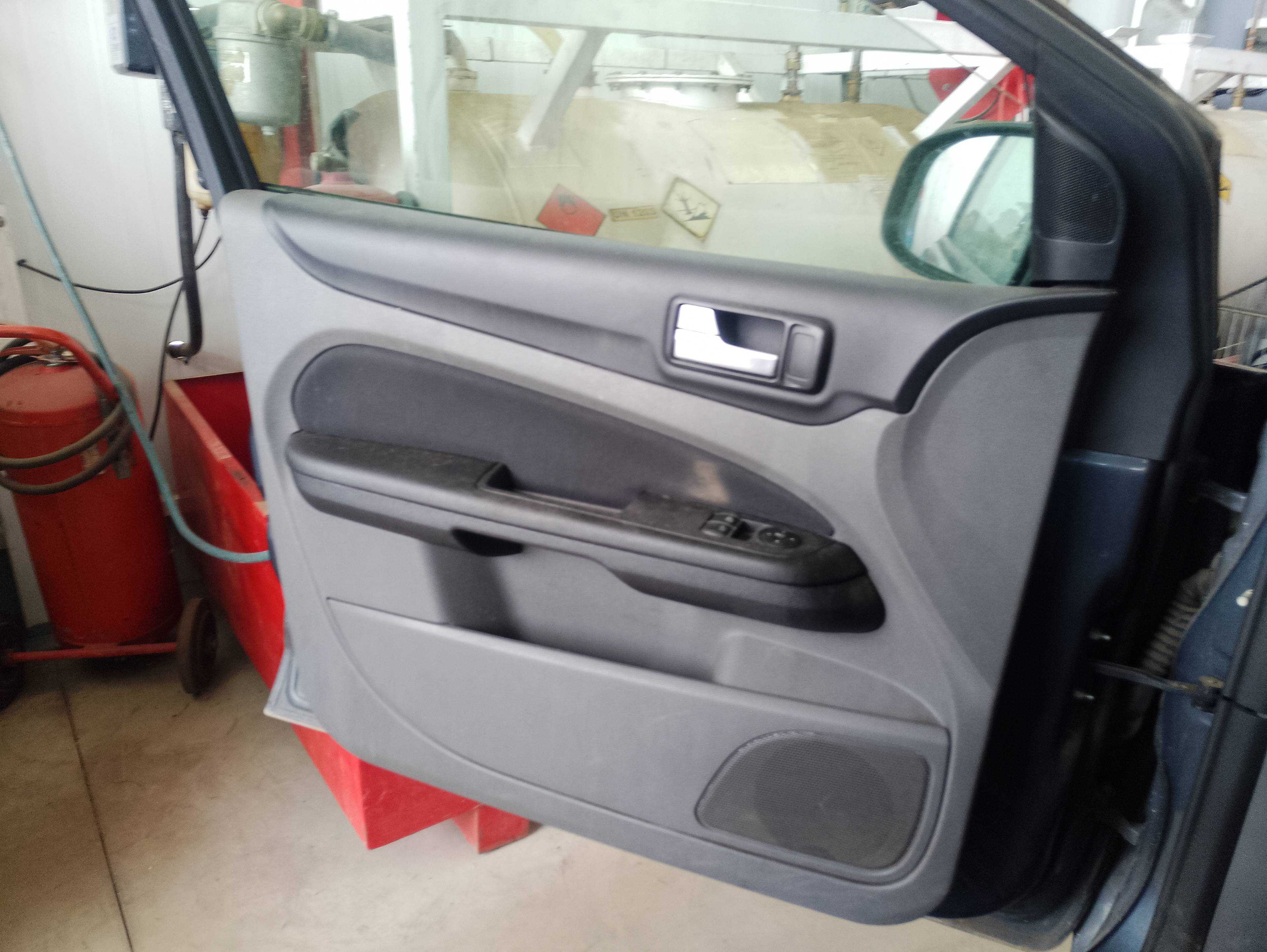 Recambio de guarnecido puerta delantera izquierda para ford focus berlina (cap) ambiente (d) referencia OEM IAM   