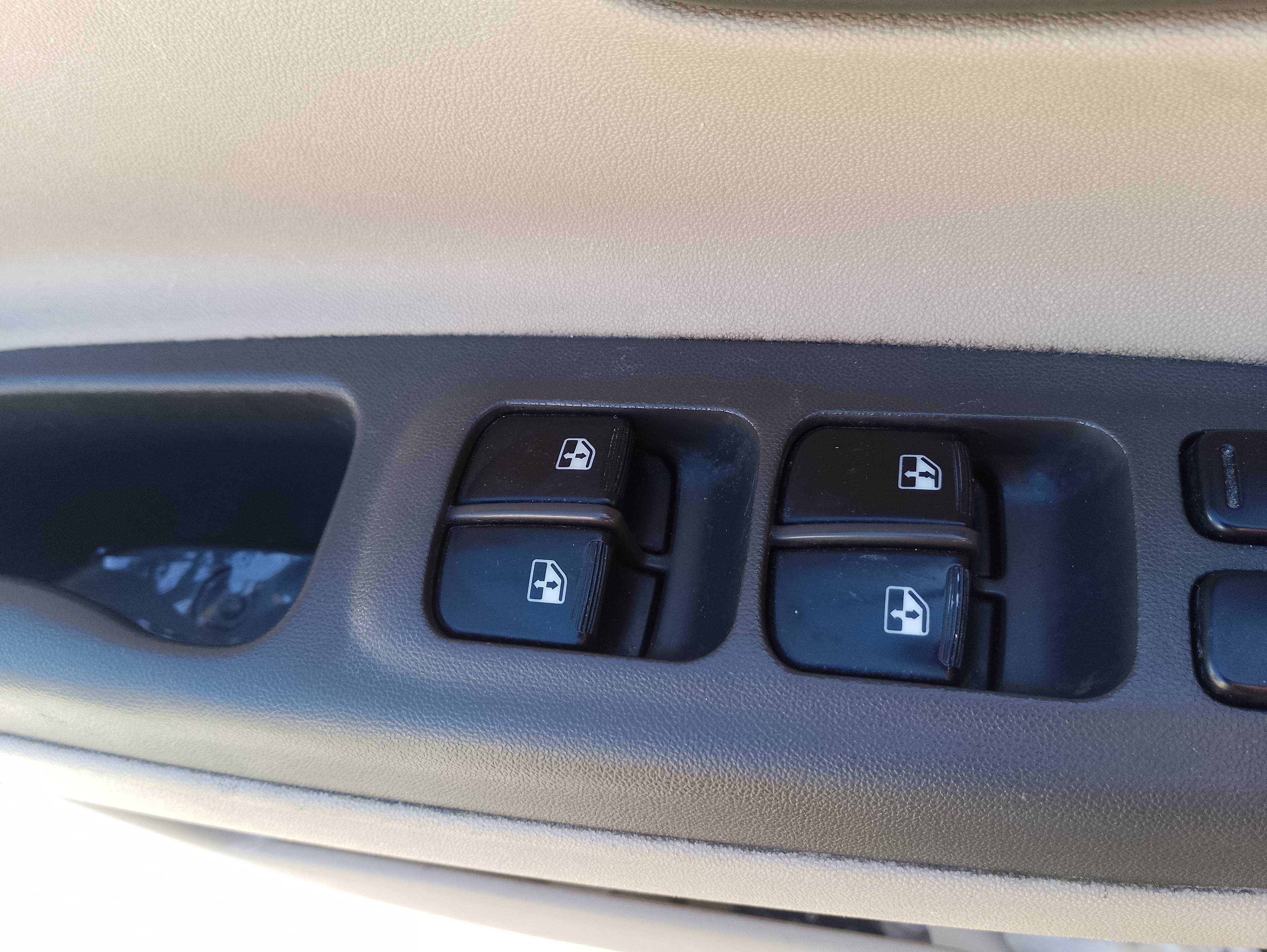 Recambio de mando elevalunas delantero izquierdo para hyundai accent (mc) gl referencia OEM IAM   