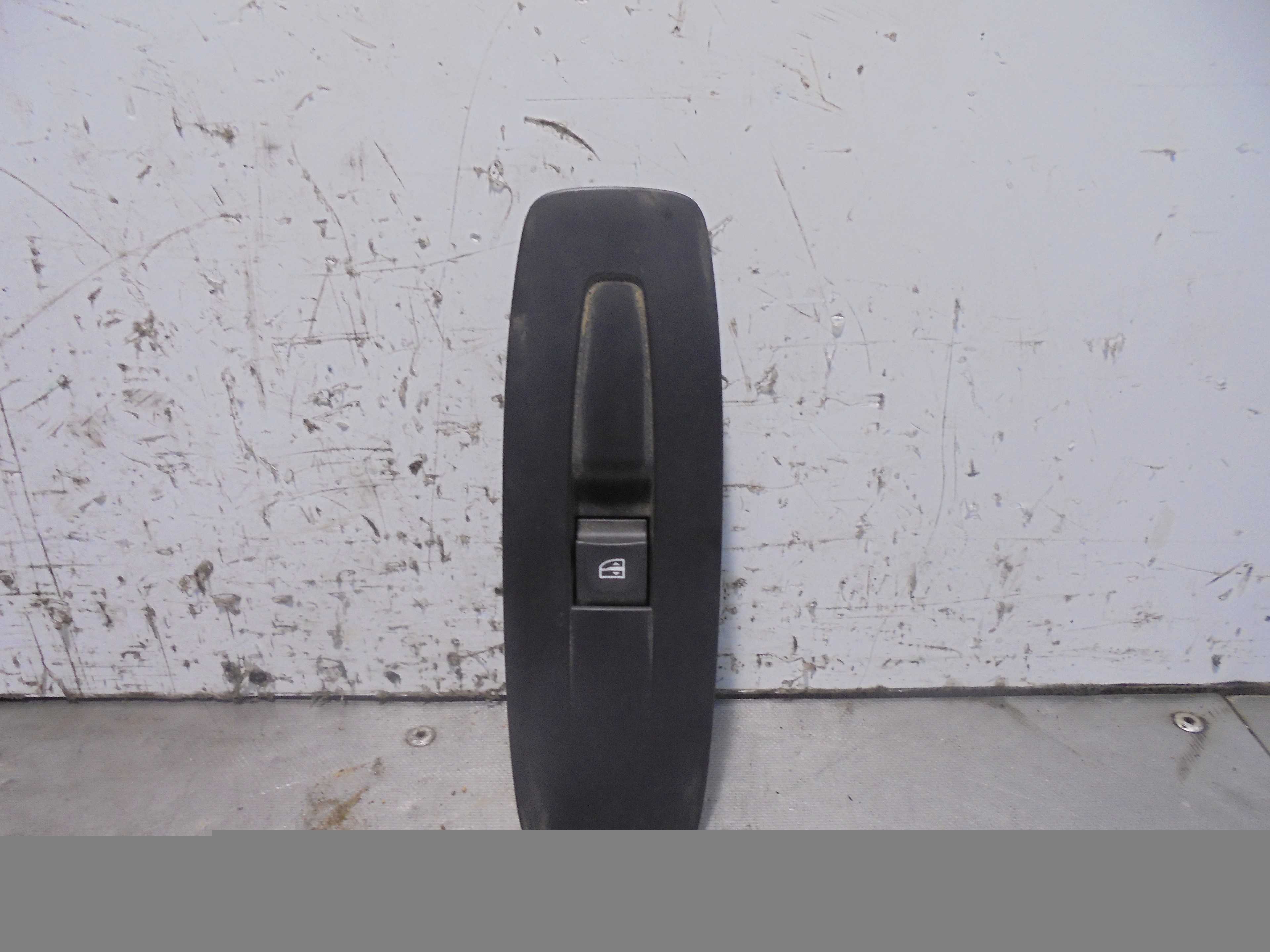 Recambio de mando elevalunas delantero derecho para renault megane iv berlina 5p bose-edition referencia OEM IAM 809605274R  