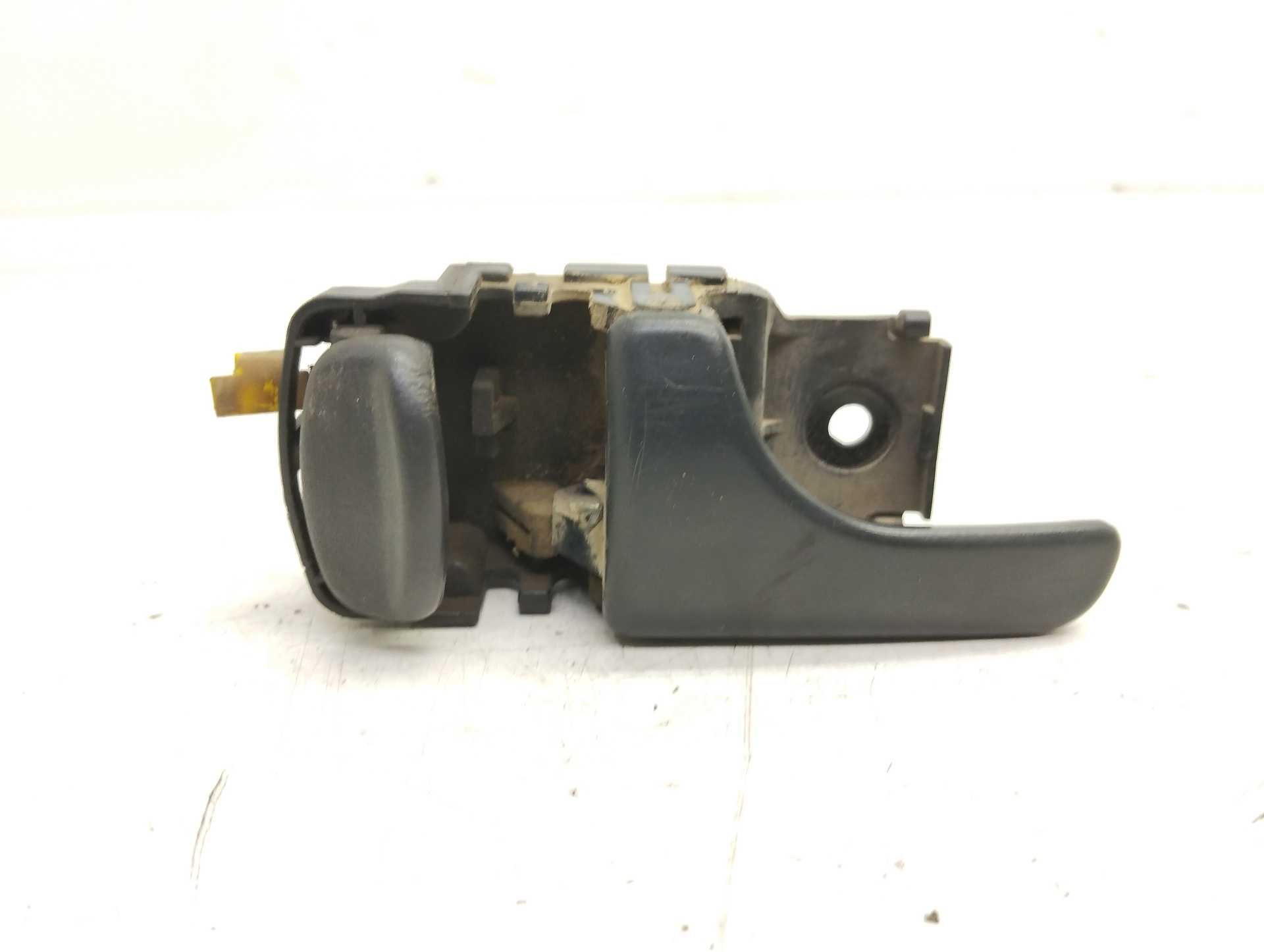 Recambio de maneta interior delantera izquierda para nissan terrano/terrano.ii (r20) aventura referencia OEM IAM   