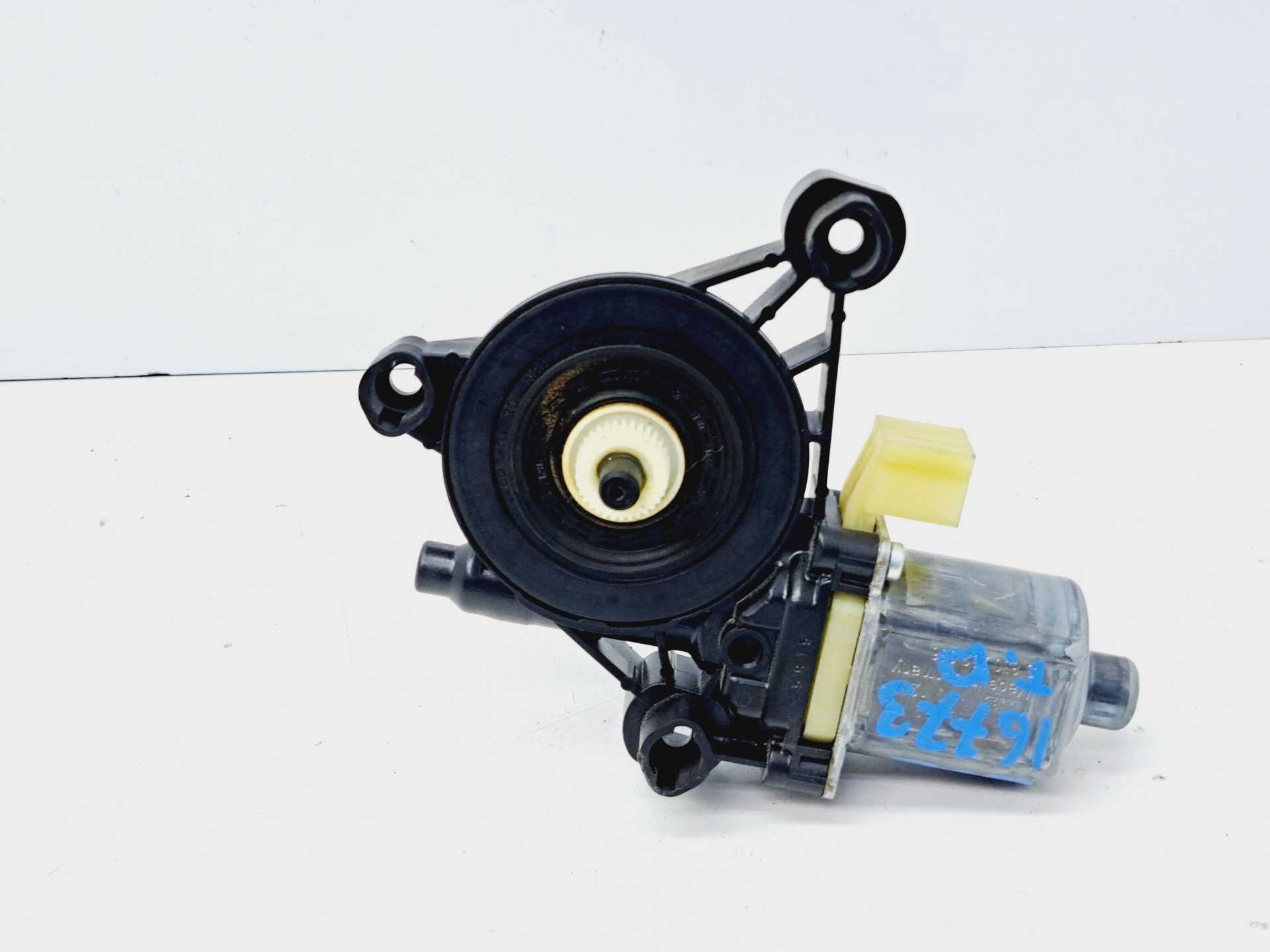 Recambio de motor elevalunas trasero derecho para audi a3 (8v) 1.6 tdi referencia OEM IAM 0130822712 5Q0959802 BOSCH