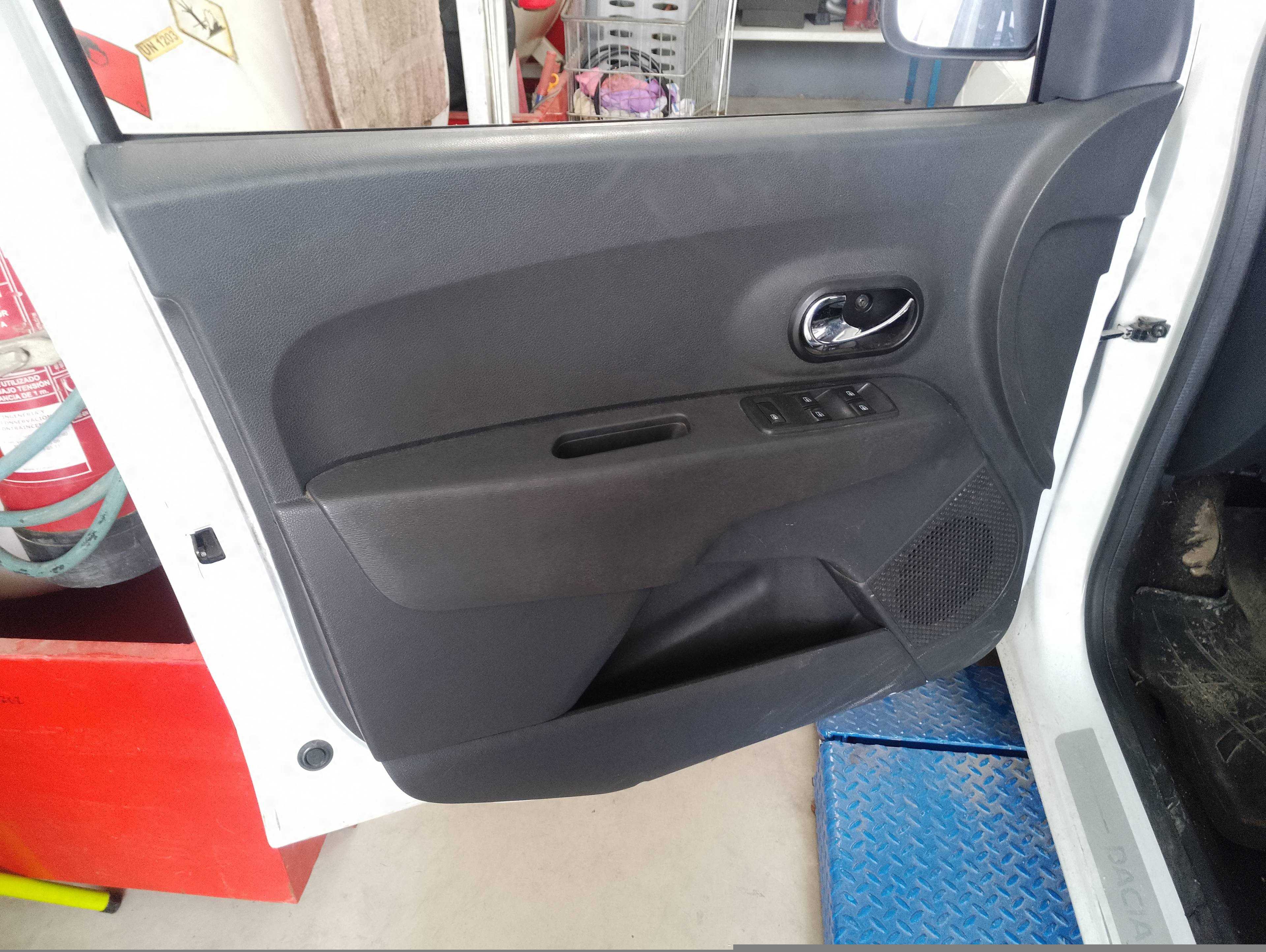 Recambio de guarnecido puerta delantera izquierda para dacia lodgy 15th anniversary referencia OEM IAM   