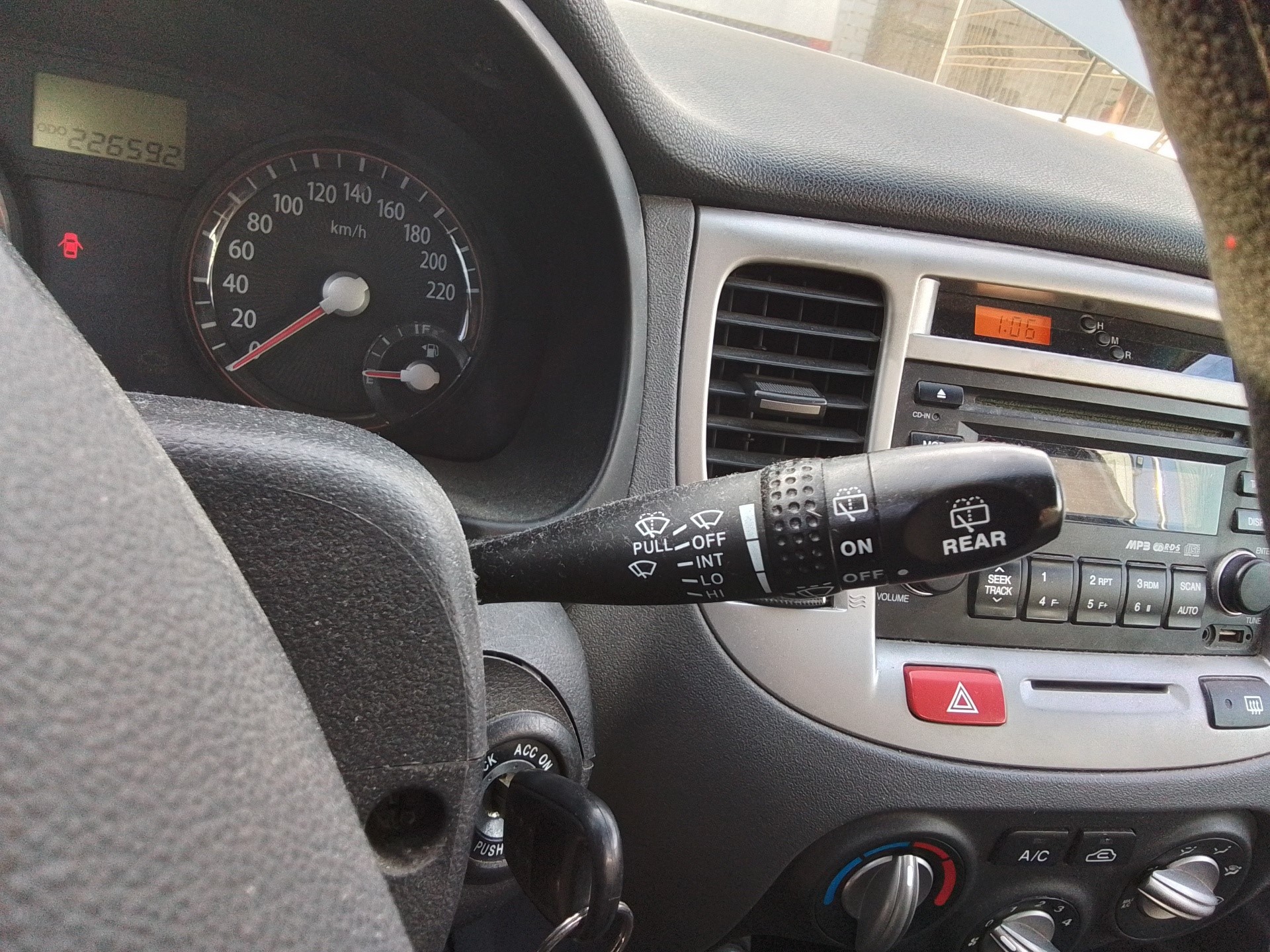 Recambio de mando limpia para kia rio 1.4 cat referencia OEM IAM   