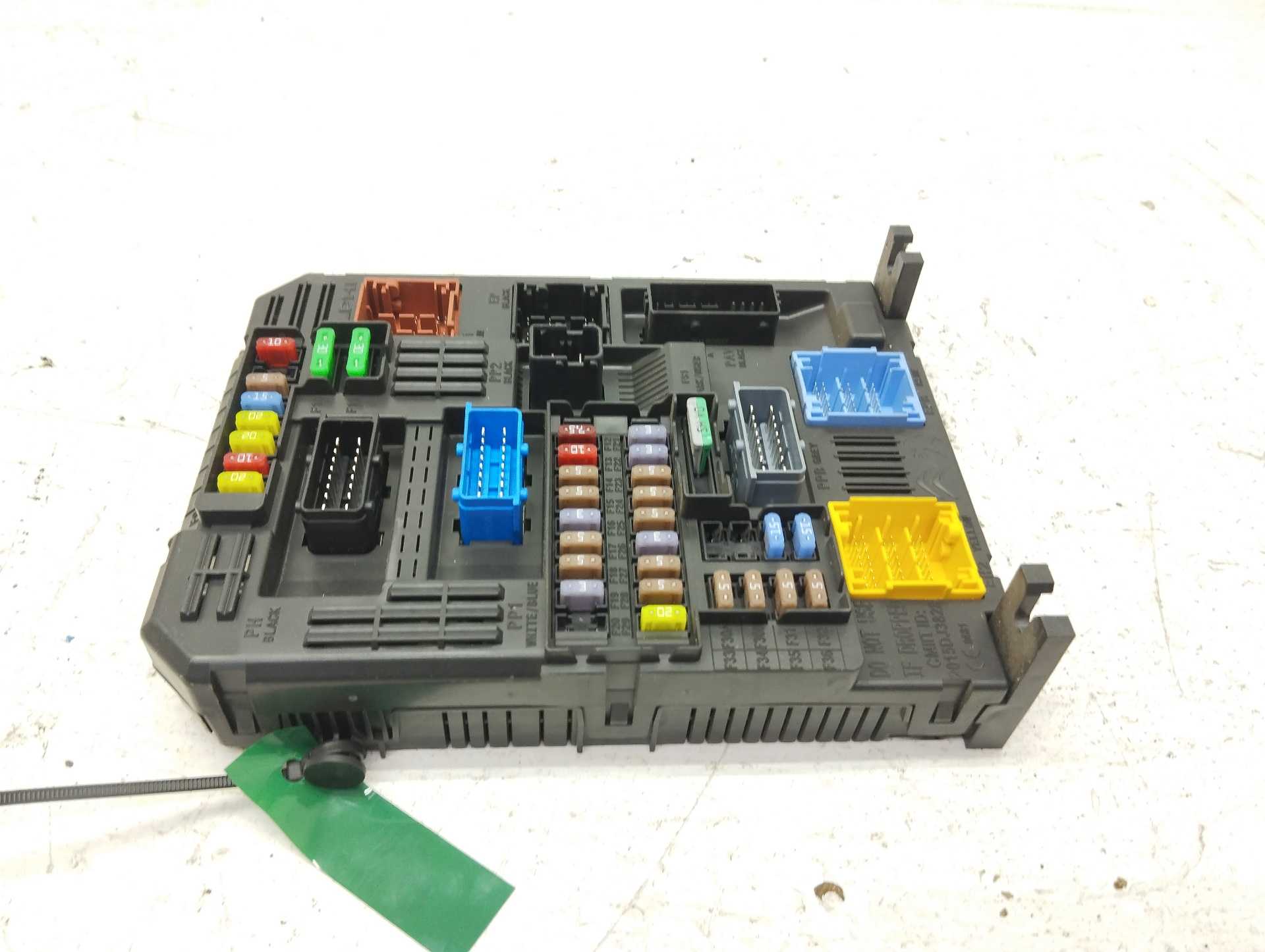 Recambio de caja reles / fusibles para opel crossland x design line referencia OEM IAM 981985128001 3401860391 28550129