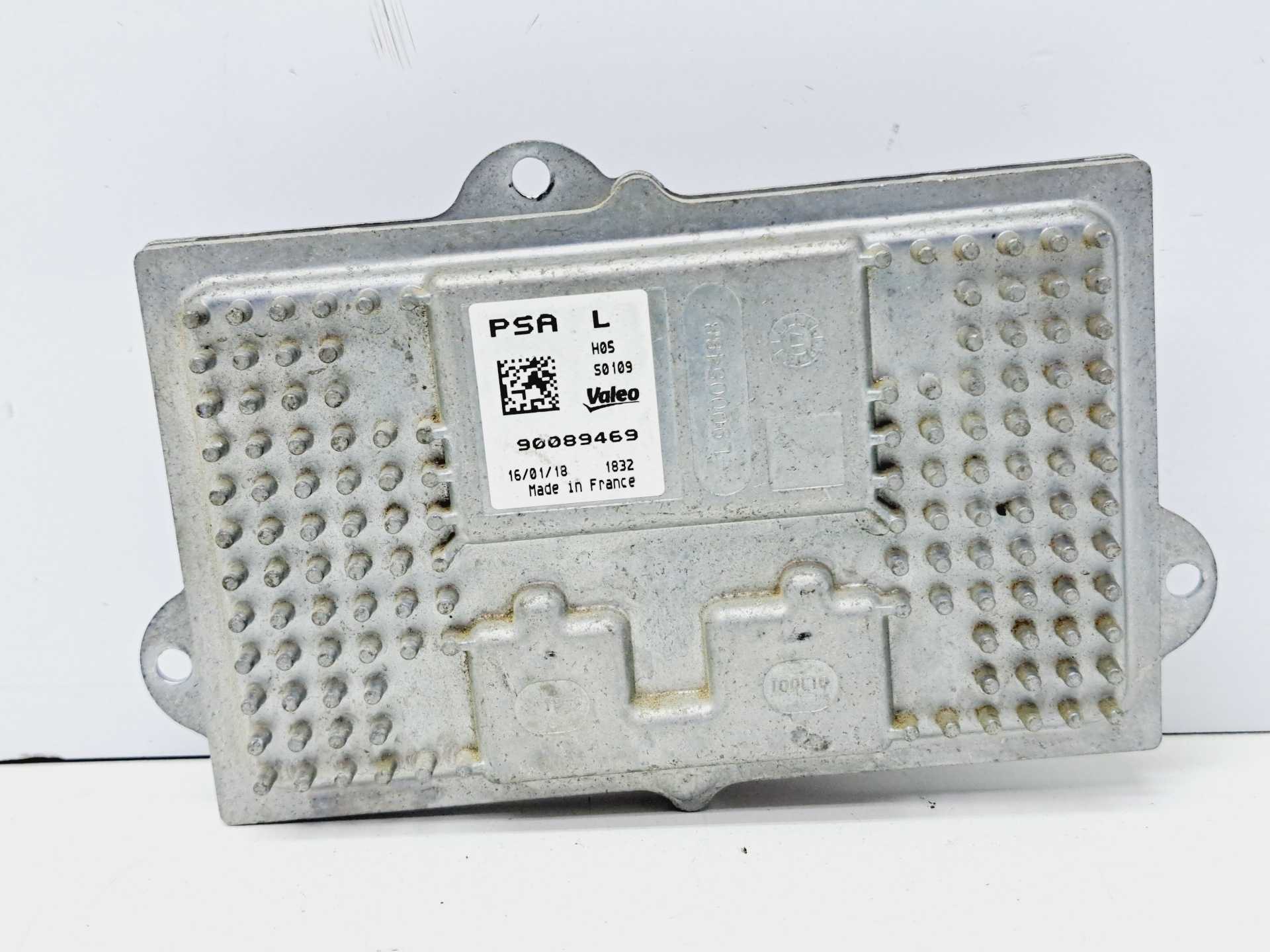 Recambio de centralita faros xenon para peugeot 3008 active referencia OEM IAM 90089469  