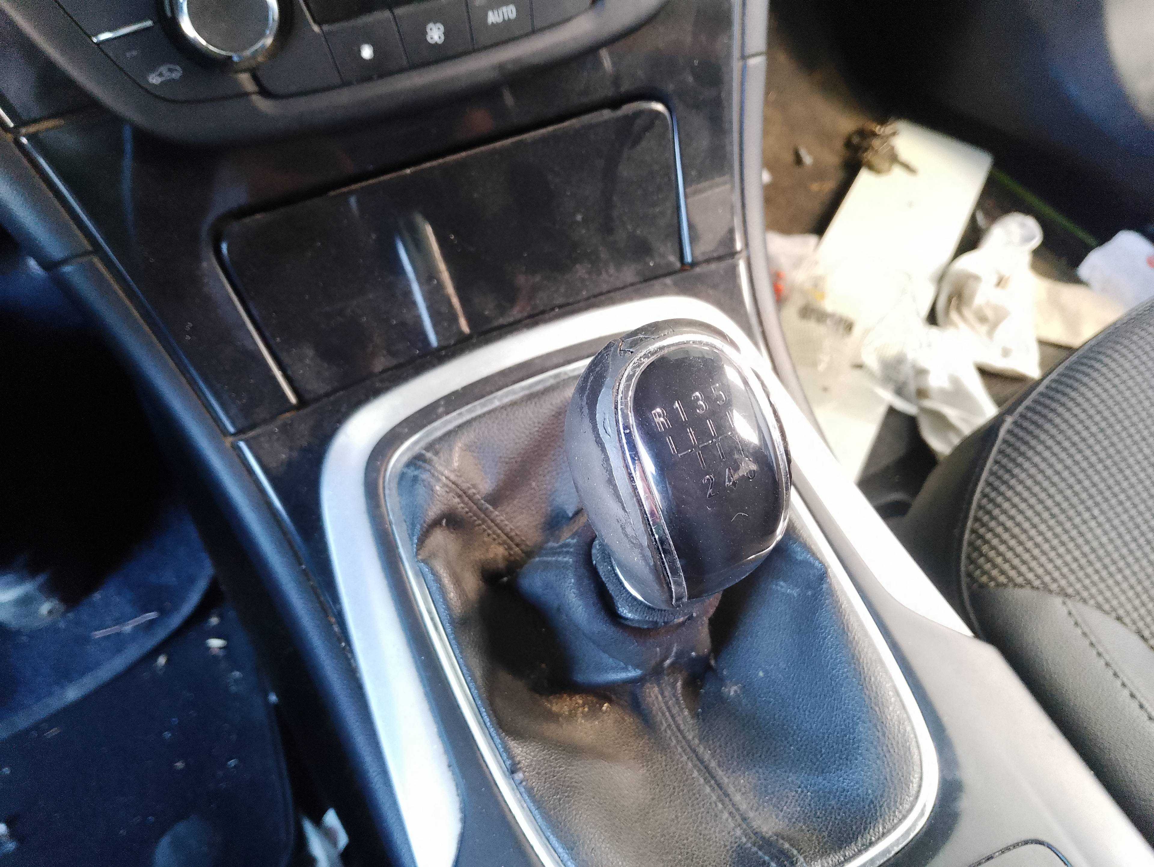 Recambio de palanca cambio para opel insignia berlina cosmo referencia OEM IAM   