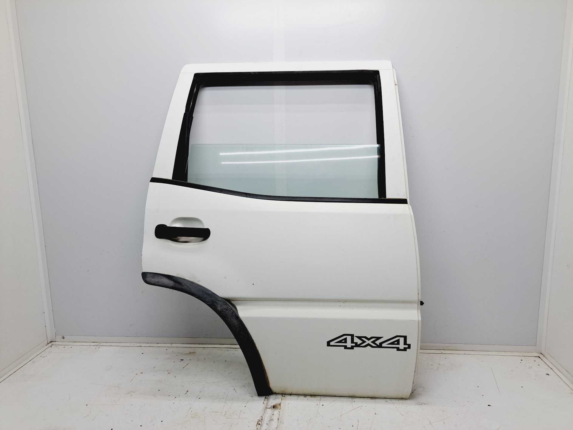 Recambio de puerta trasera derecha para nissan terrano/terrano.ii (r20) aventura referencia OEM IAM   