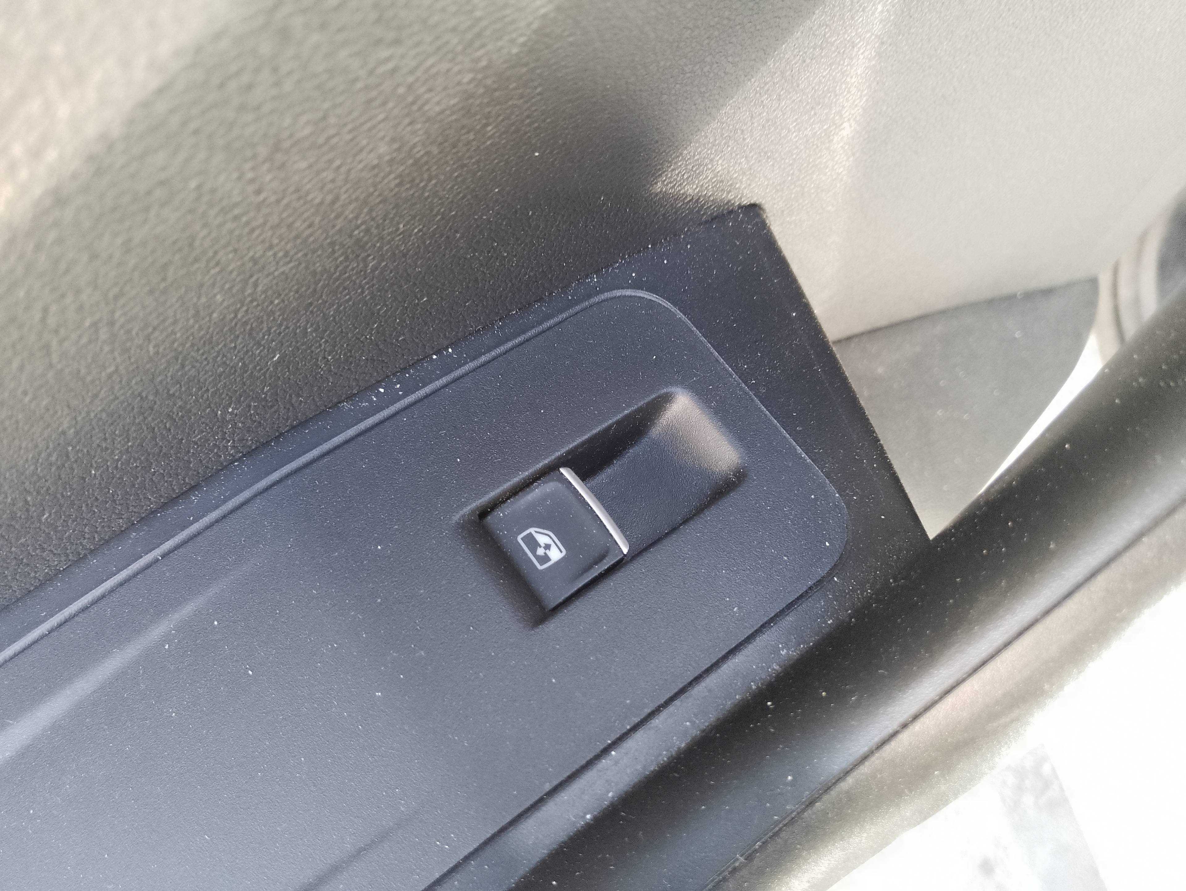 Recambio de mando elevalunas trasero izquierdo para volkswagen t-roc (d11) basis referencia OEM IAM   