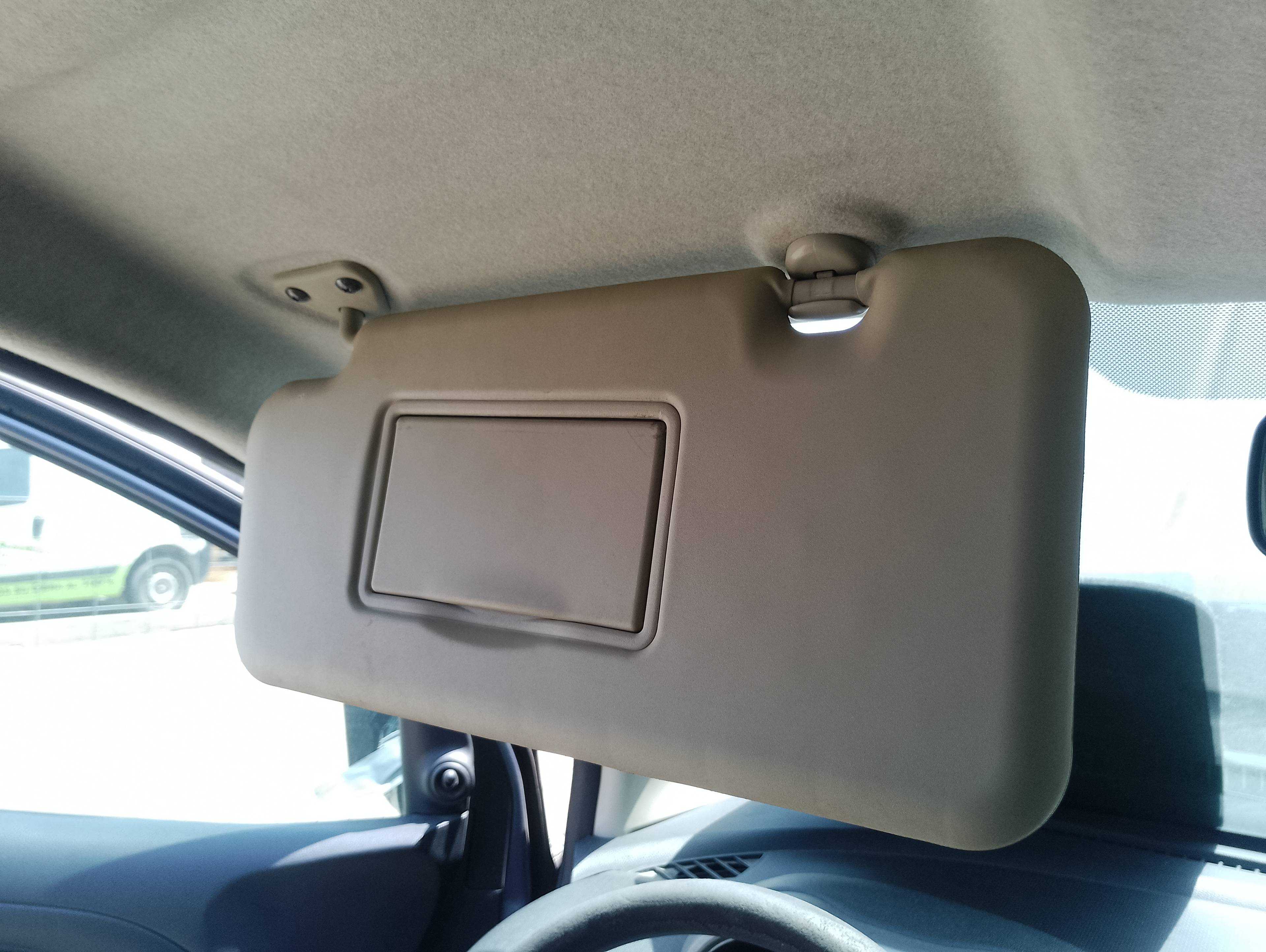 Recambio de parasol izquierdo para nissan note (e11e) acenta referencia OEM IAM   