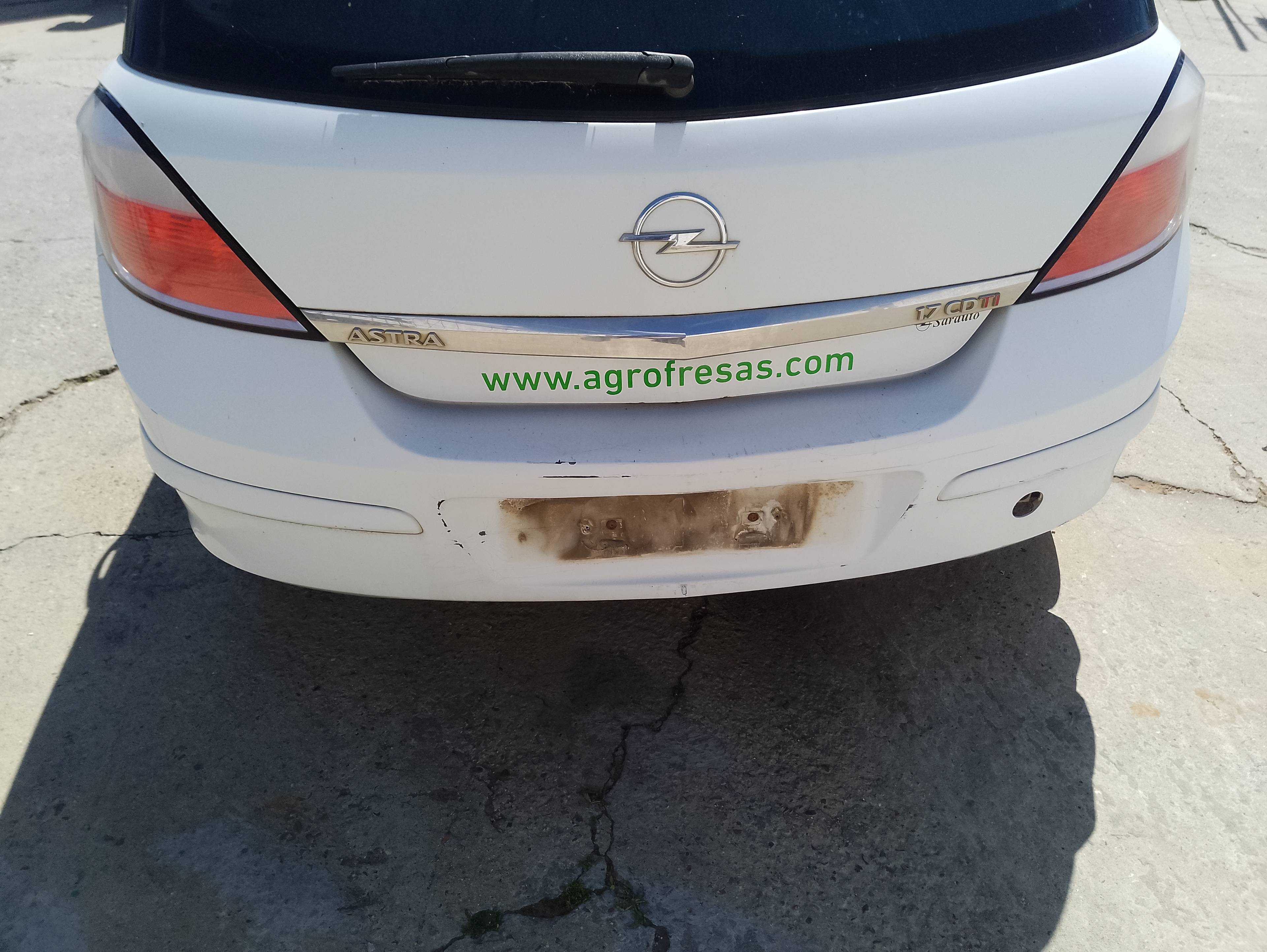 Recambio de paragolpes trasero para opel astra h berlina cosmo referencia OEM IAM   