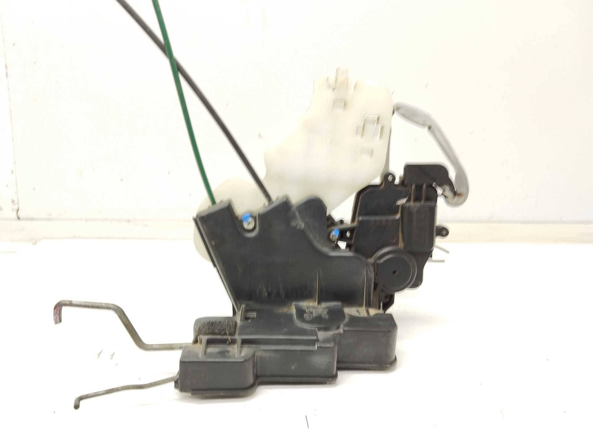 Recambio de cerradura puerta delantera derecha para kia carnival 2.9 crdi vgt active referencia OEM IAM A045777  
