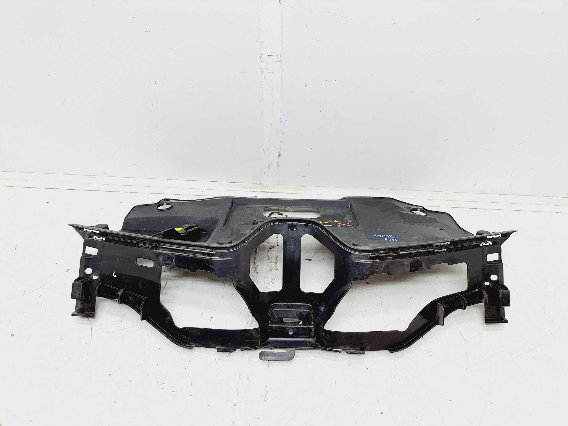 Recambio de rejilla paragolpes delantero para renault scenic iv black edition referencia OEM IAM 620363937R  