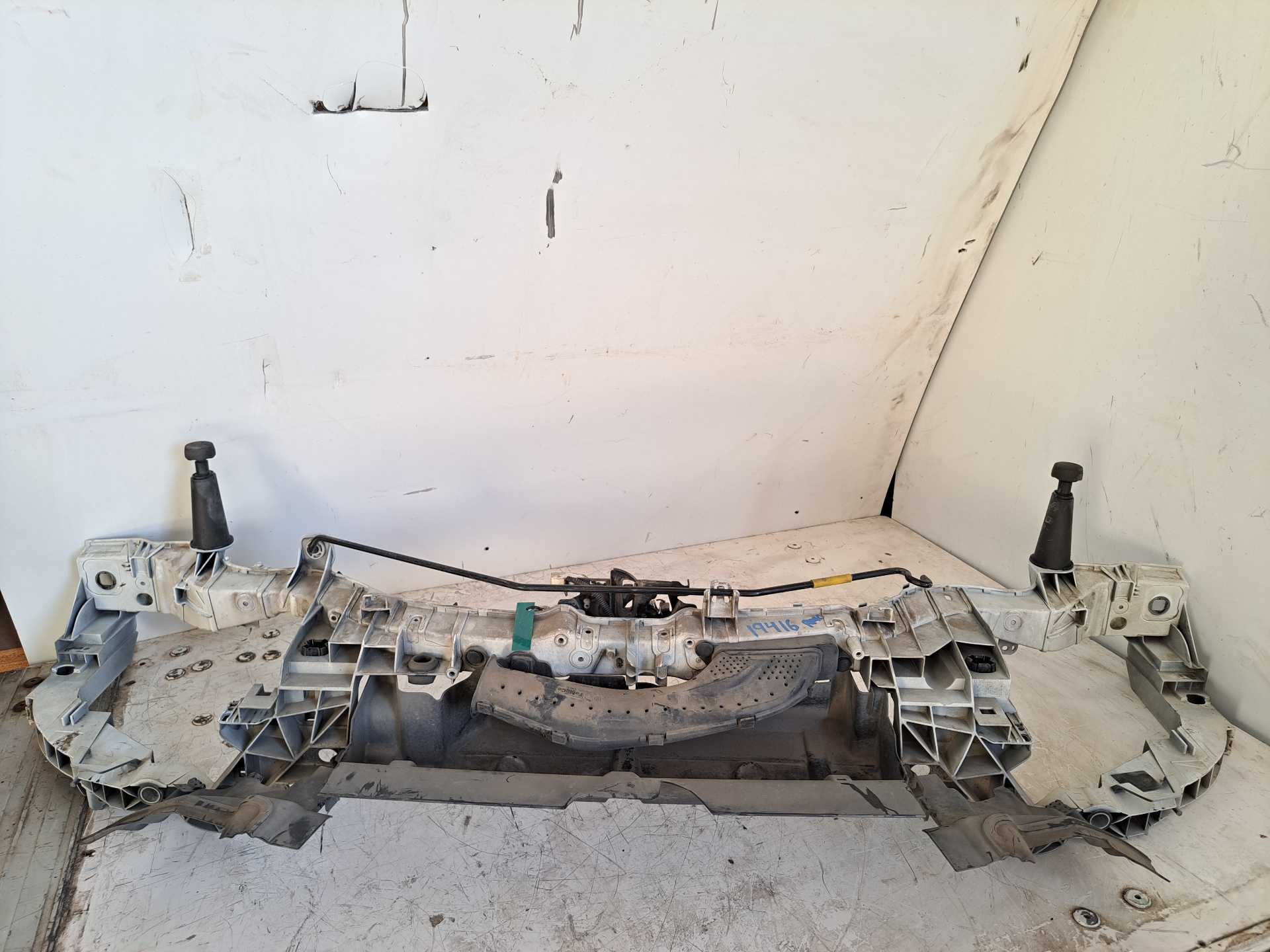 Recambio de panel frontal para ford transit connect furgon 200 l1 ambiente referencia OEM IAM  2102683 2454825