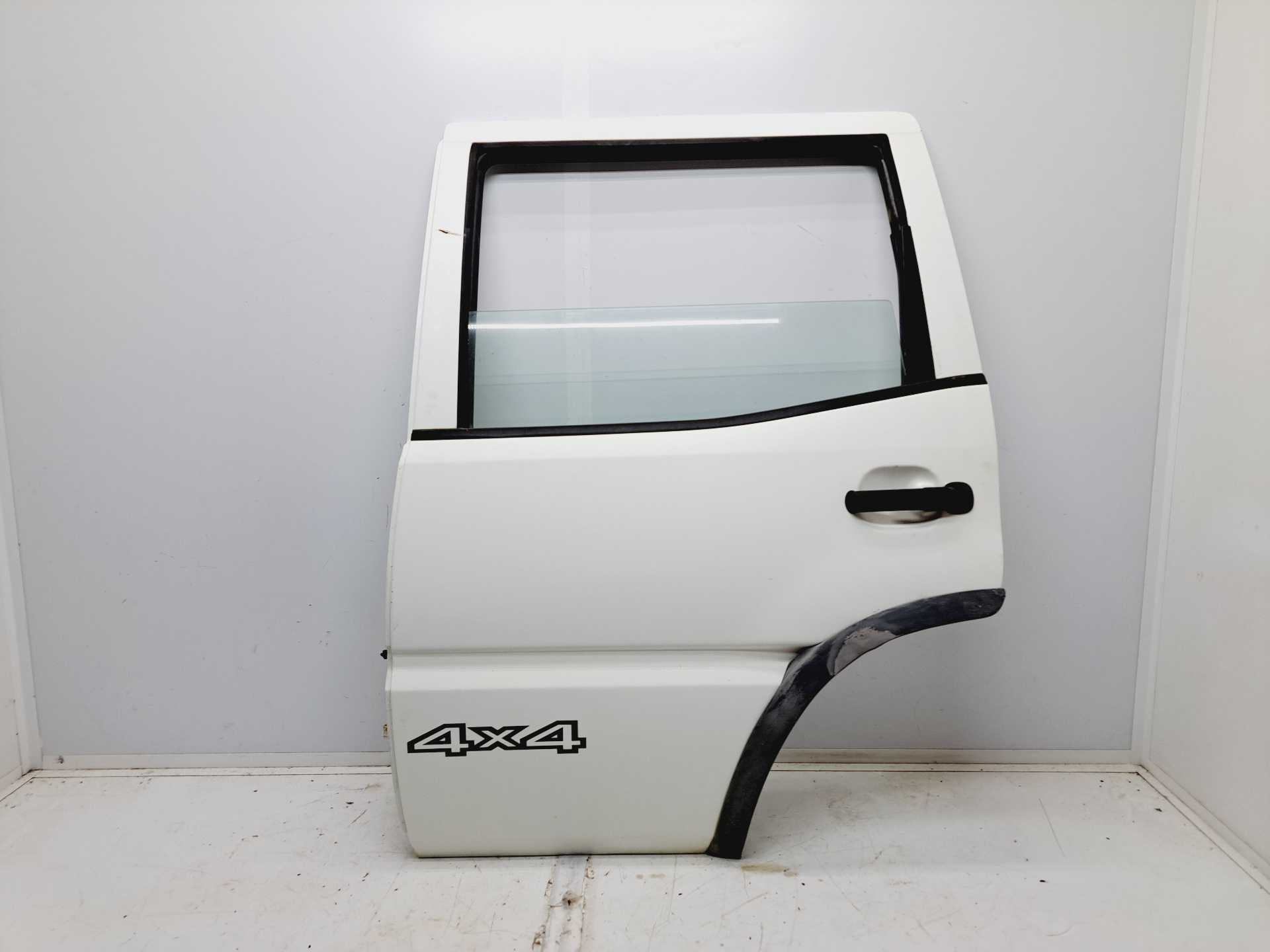 Recambio de puerta trasera izquierda para nissan terrano/terrano.ii (r20) aventura referencia OEM IAM   