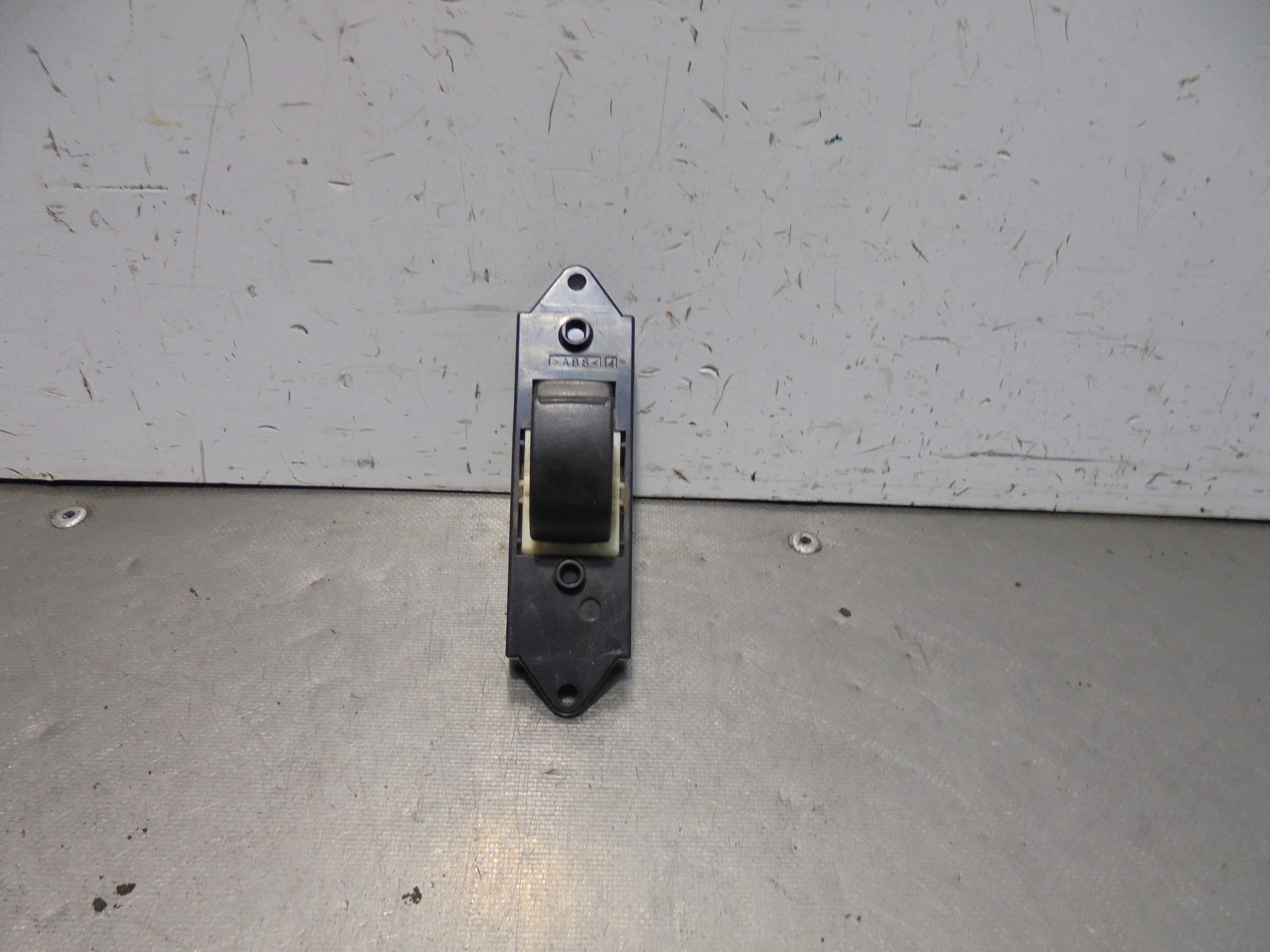 Recambio de mando elevalunas trasero derecho para mitsubishi asx (ga0w) challenge 2wd referencia OEM IAM MR587944  