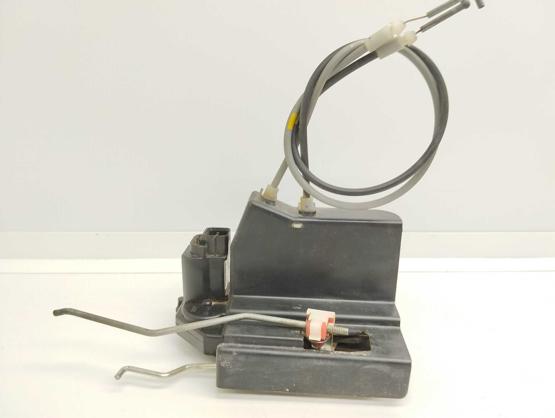 Recambio de cerradura puerta delantera derecha para ssangyong rodius xdi referencia OEM IAM   